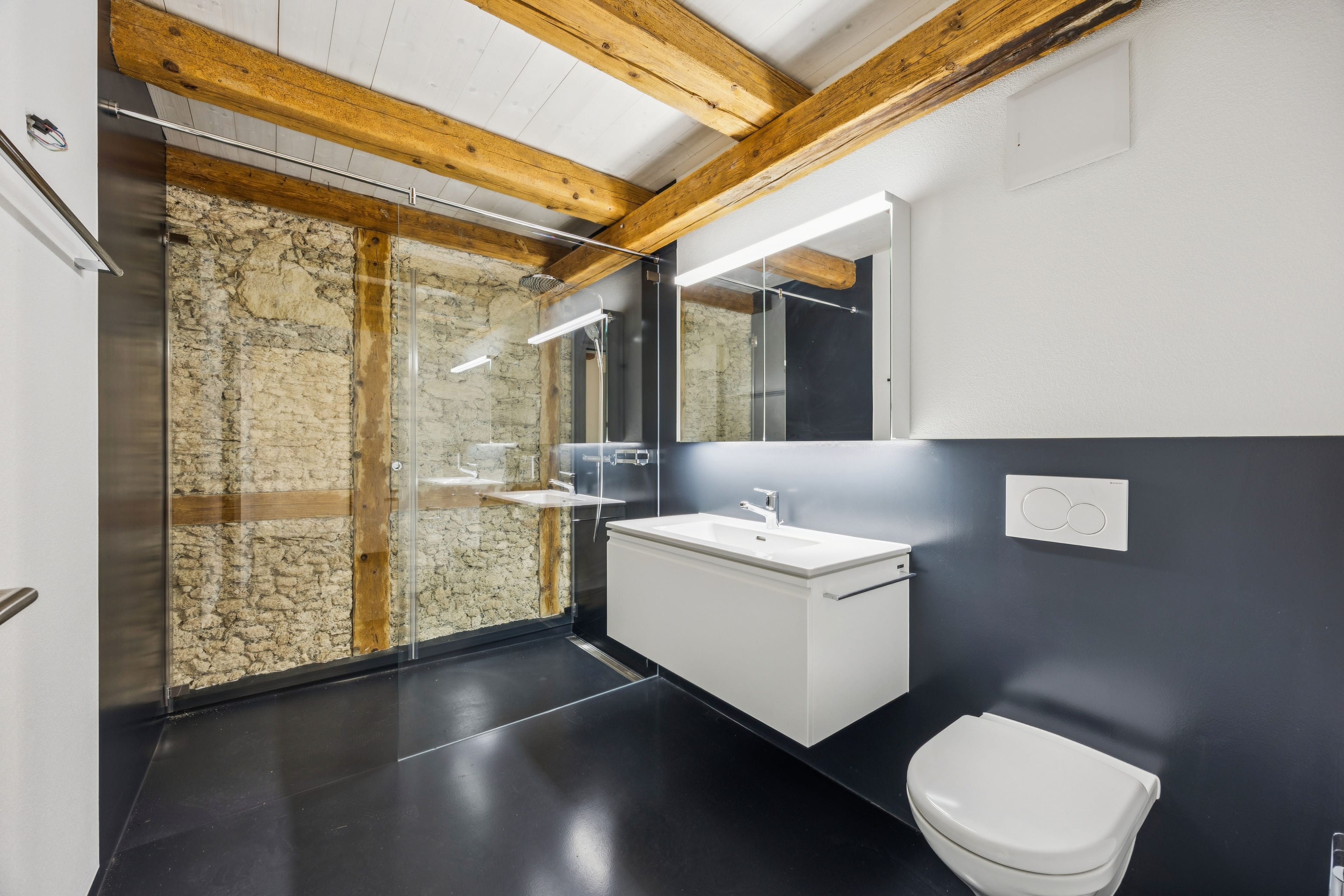Exklusive 5.5-Zimmer-Dach-Maisonette mit Charme - 8