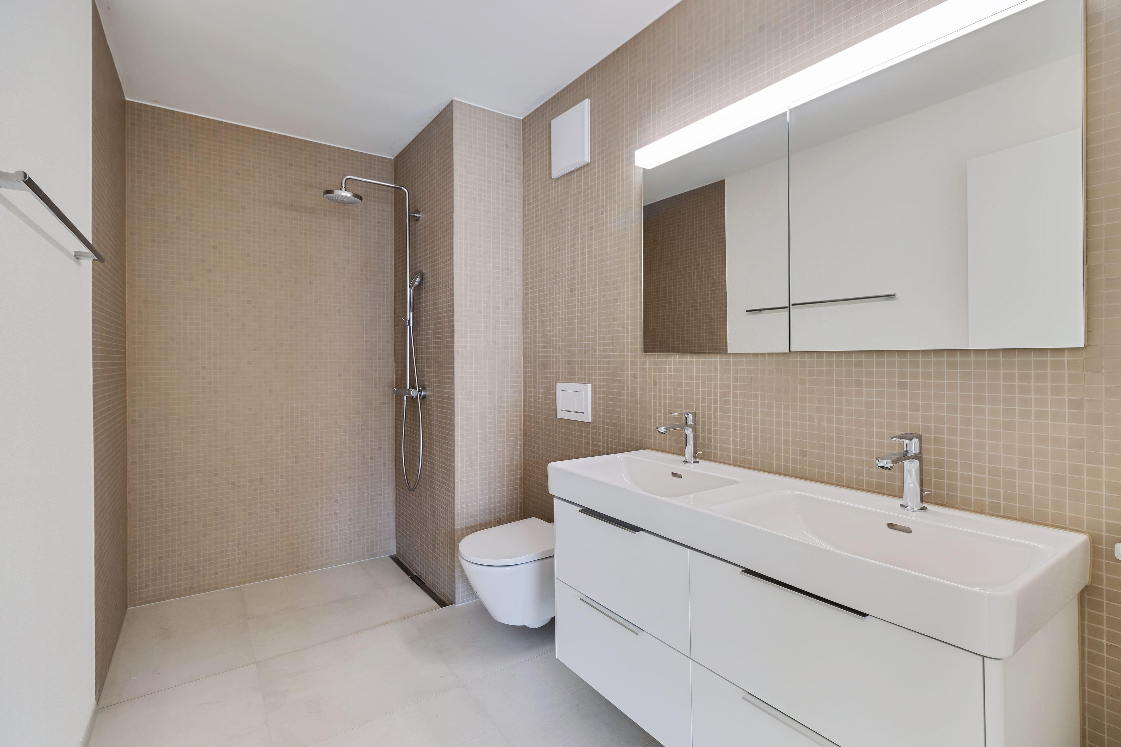 Moderne Eleganz trifft auf hochmodernen Komfort – Neubauwohnung mit Garten(W2) - 9