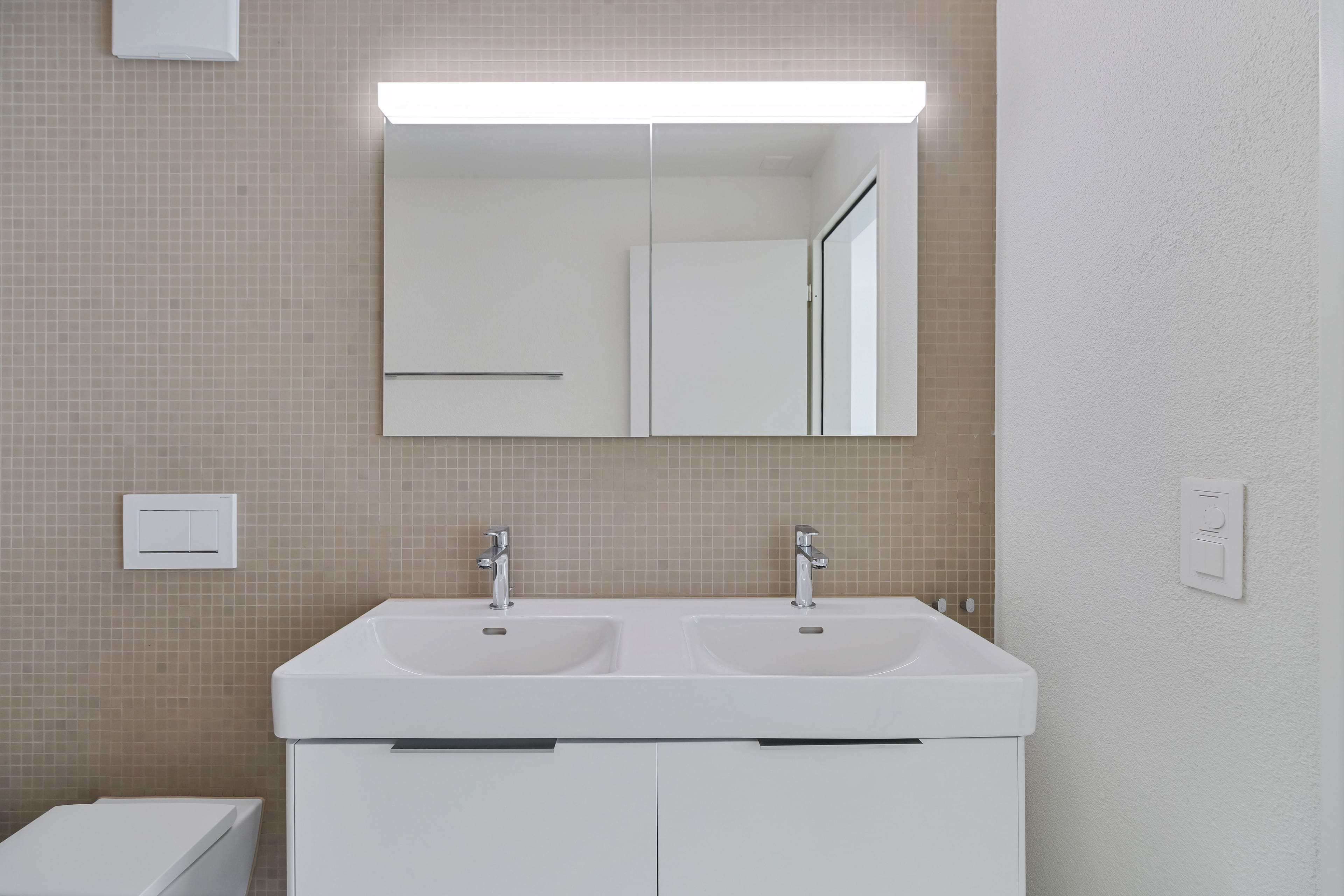 Moderne Eleganz trifft auf hochmodernen Komfort – Neubauwohnung mit Garten(W2) - 10