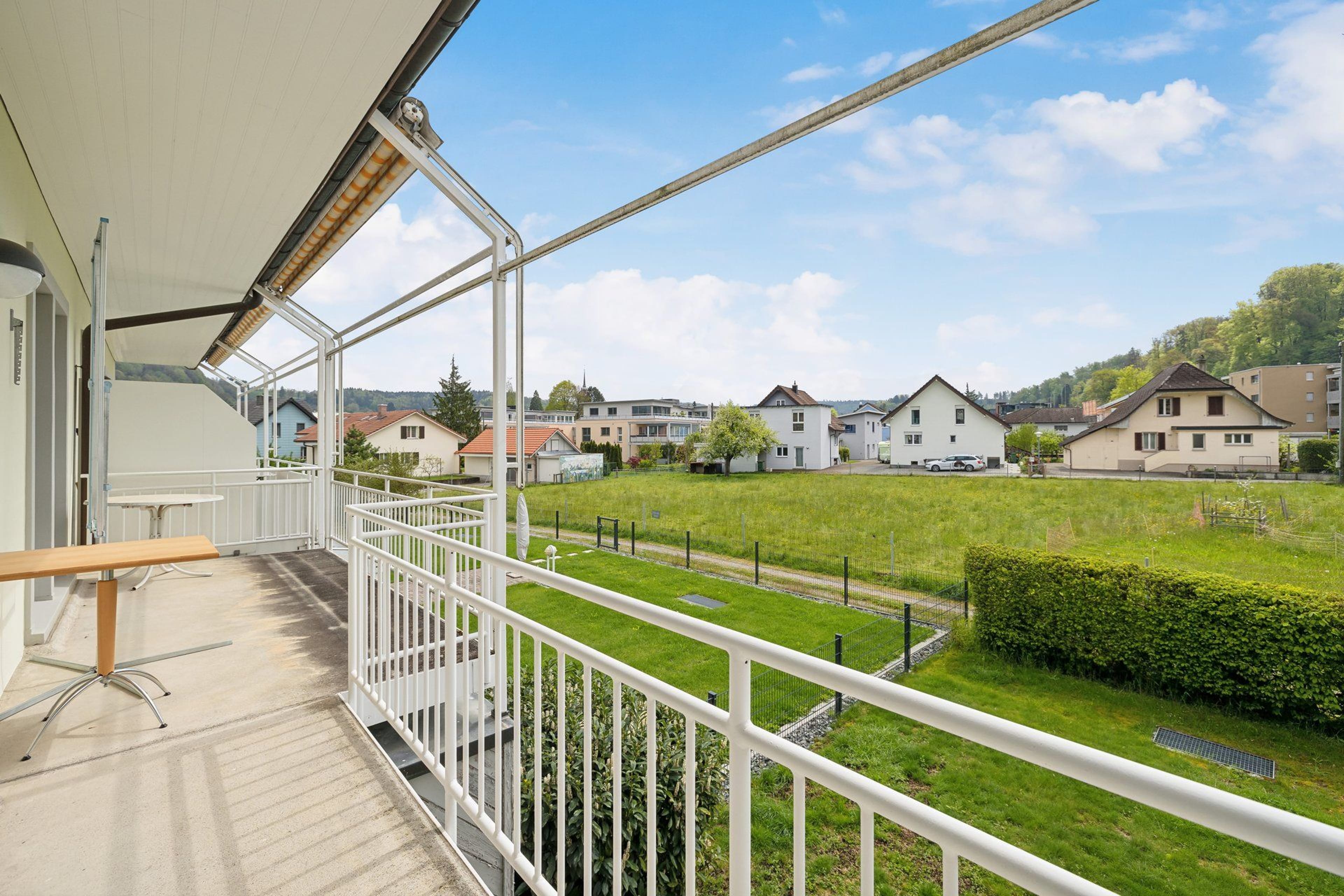 Schöne Wohnung mit grosszügigem Balkon - Bild 1