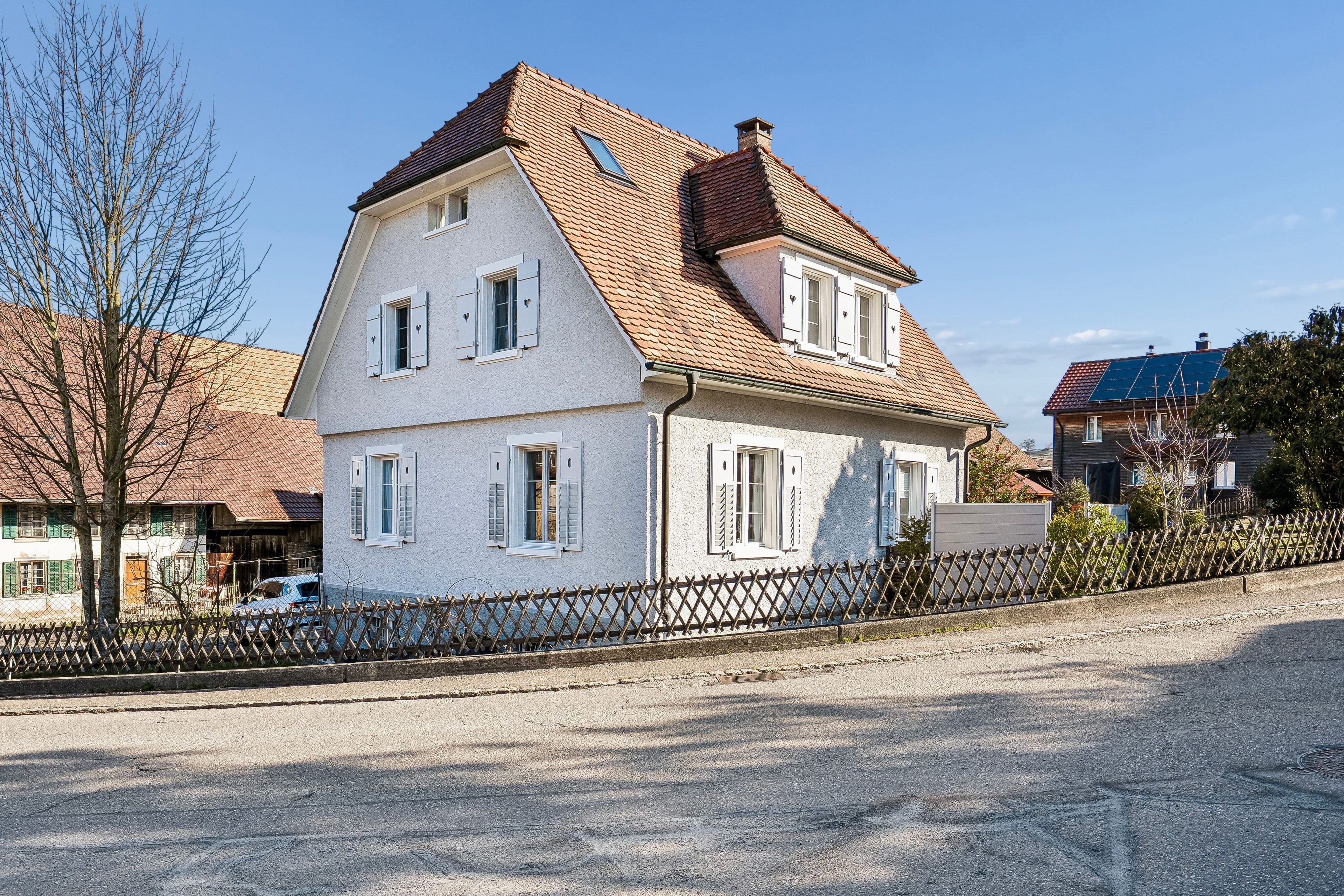6-Zi. Einfamilienhaus mit Garten in Hägglingen - zentral & ruhig - Bild 1