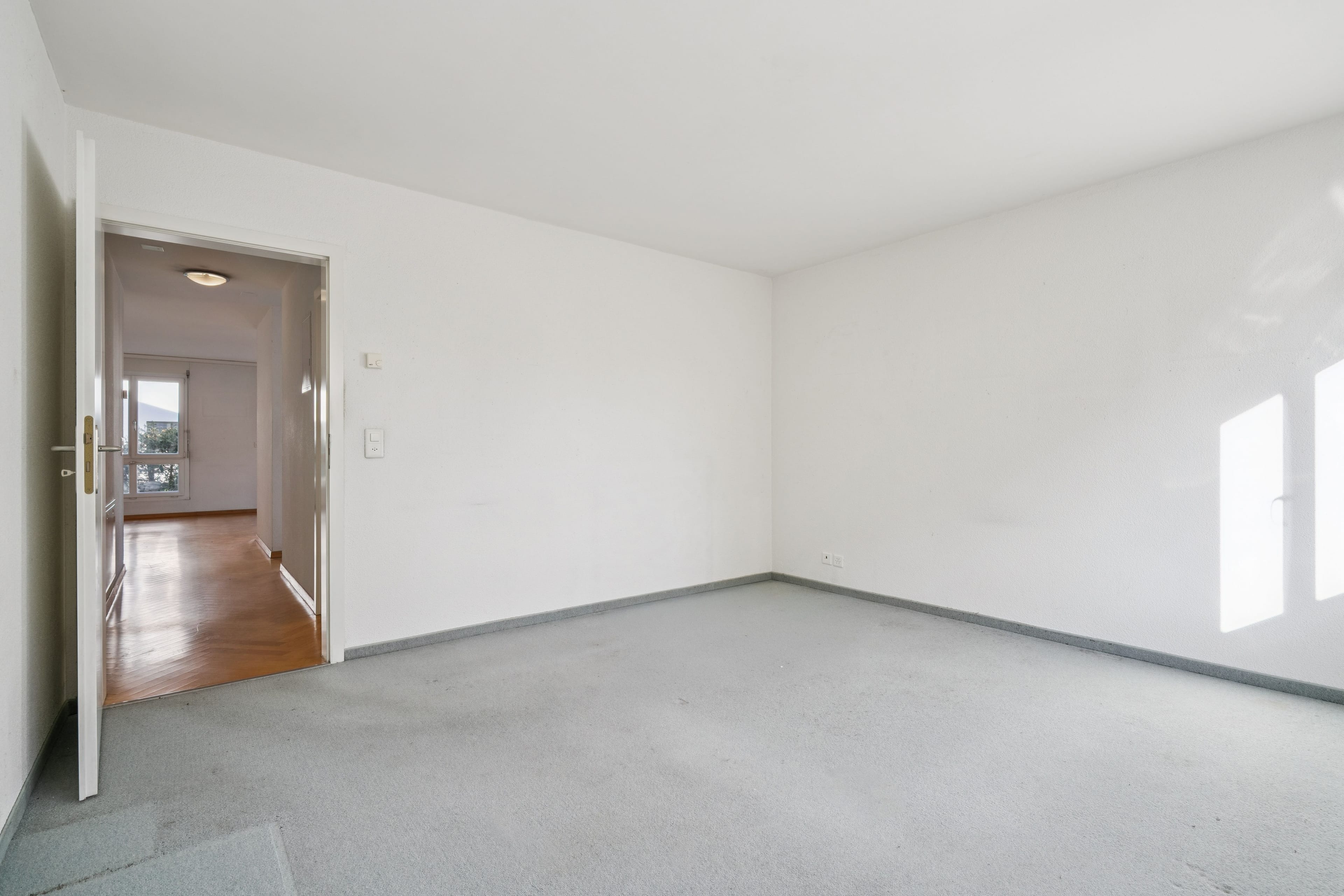 Familienfreundliche Gartenwohnung in Volketswil – 4.5 Zimmer zum Entspannen - 23