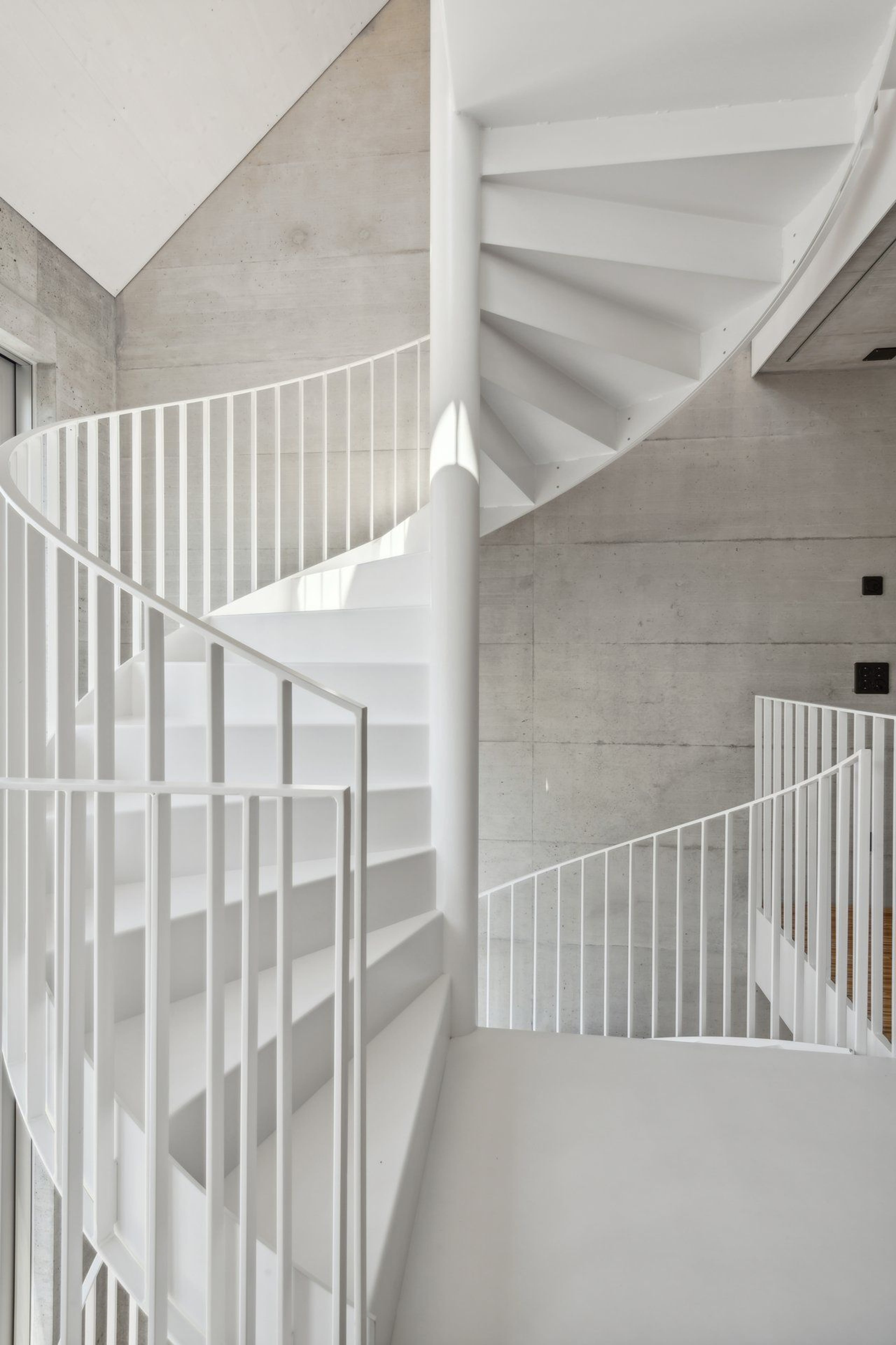 Luxuriöses Townhouse-Wohnen mit atemberaubendem Atrium und modernem Design - 16