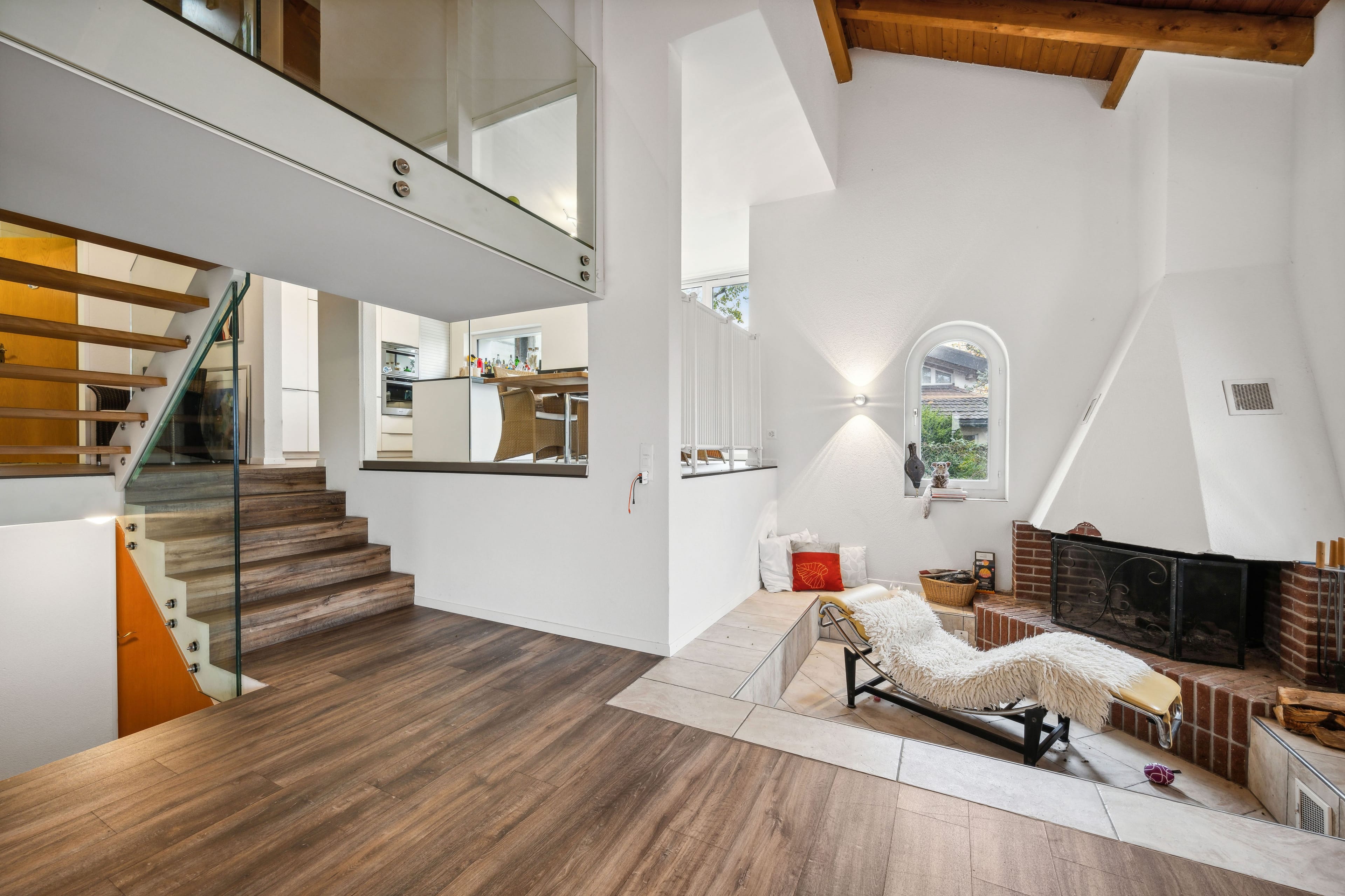 Exklusives Wohnen mit Aussicht: Einfamilienhaus mit Einliegerwohnung - Bild 1