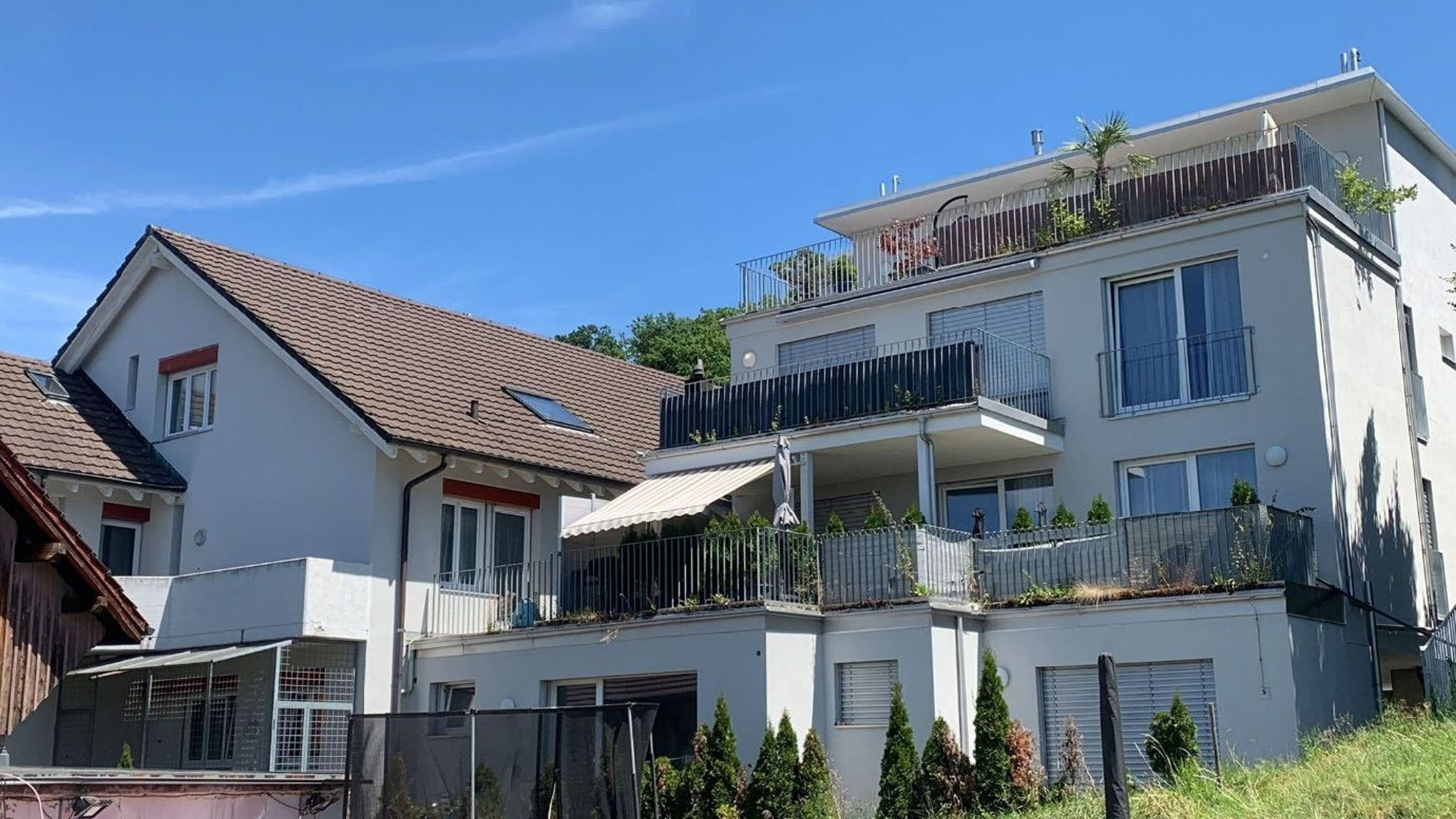 Mehrfamilienhaus mit 18 Wohnungen – 5,15% Rendite, Mietgarantie für Investoren - Bild 1