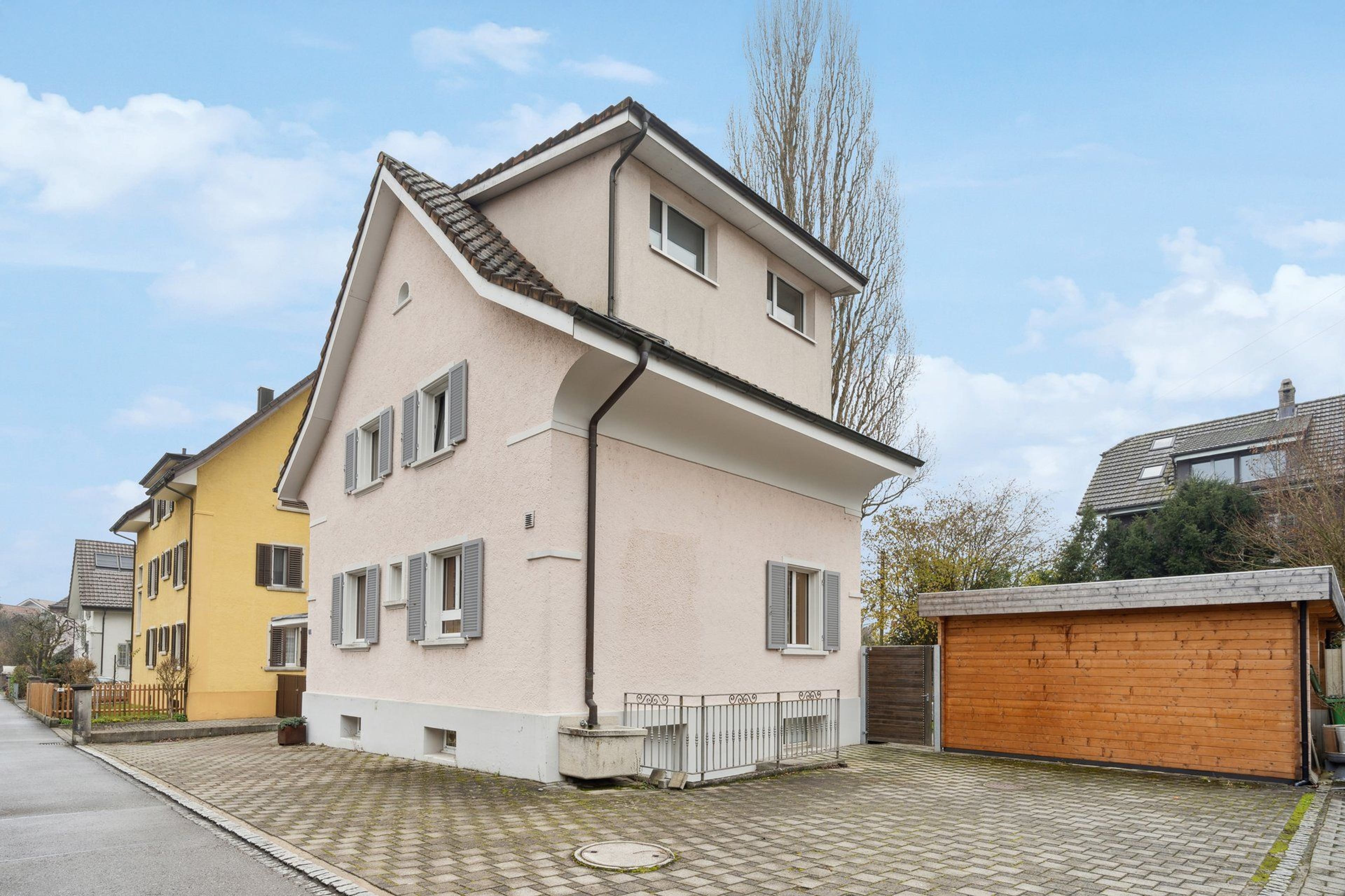 6.5 Zimmer Einfamilienhaus grosszügigem Umschwung in Buchs - 1