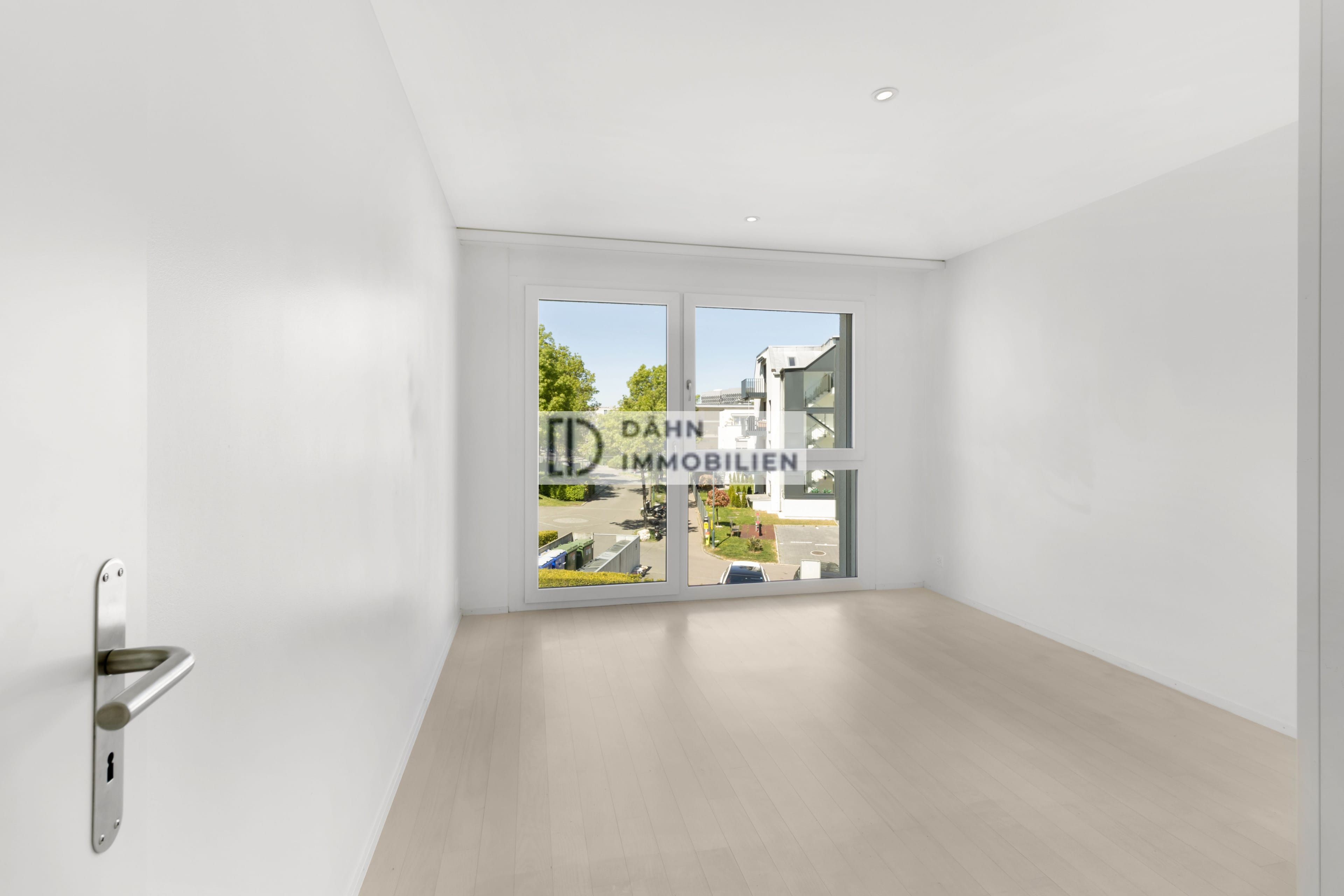 Lichtdurchflutete 5.5-Zi.-Attika mit 130 m² Terrasse in Schlieren - 10