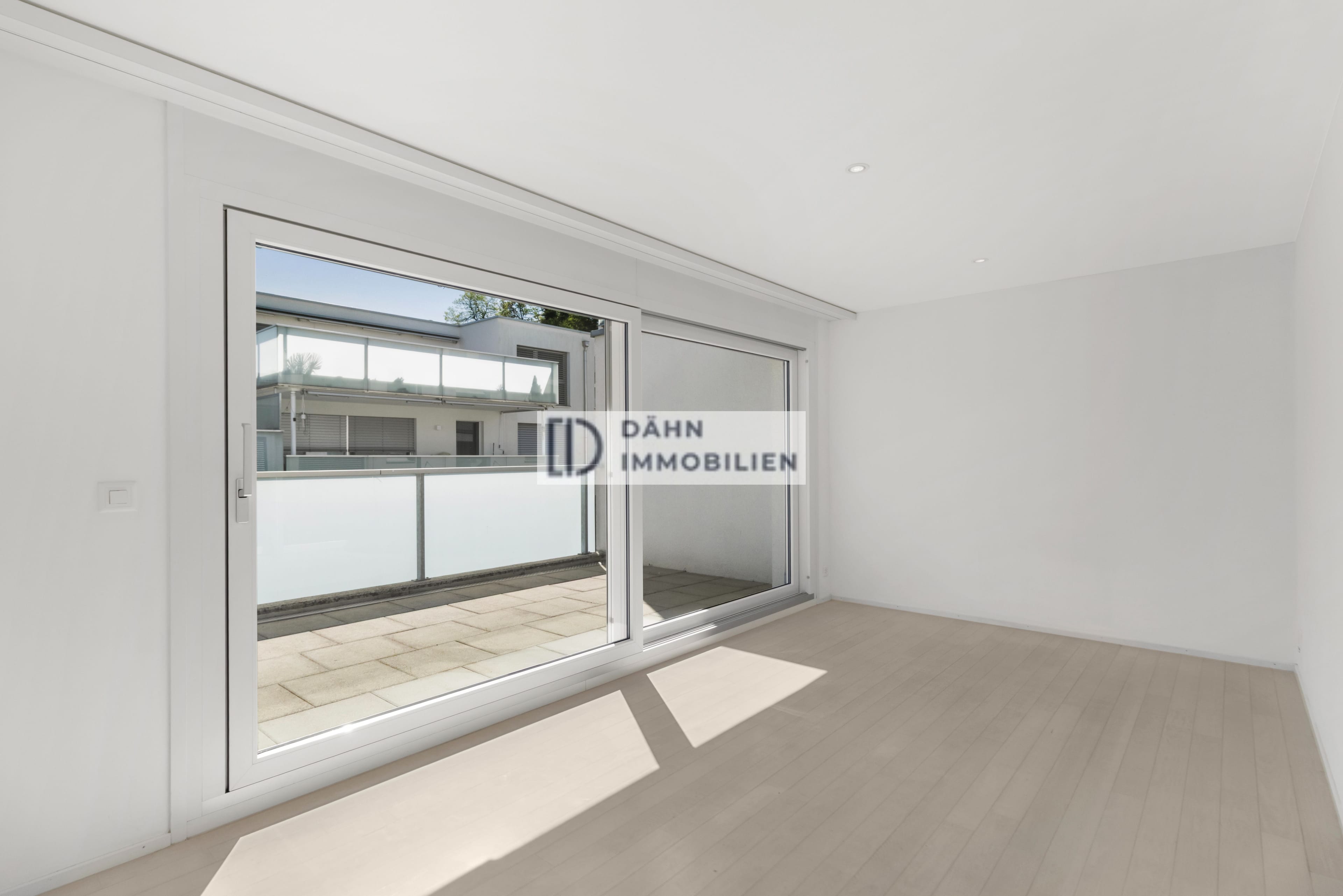 Lichtdurchflutete 5.5-Zi.-Attika mit 130 m² Terrasse in Schlieren - 7