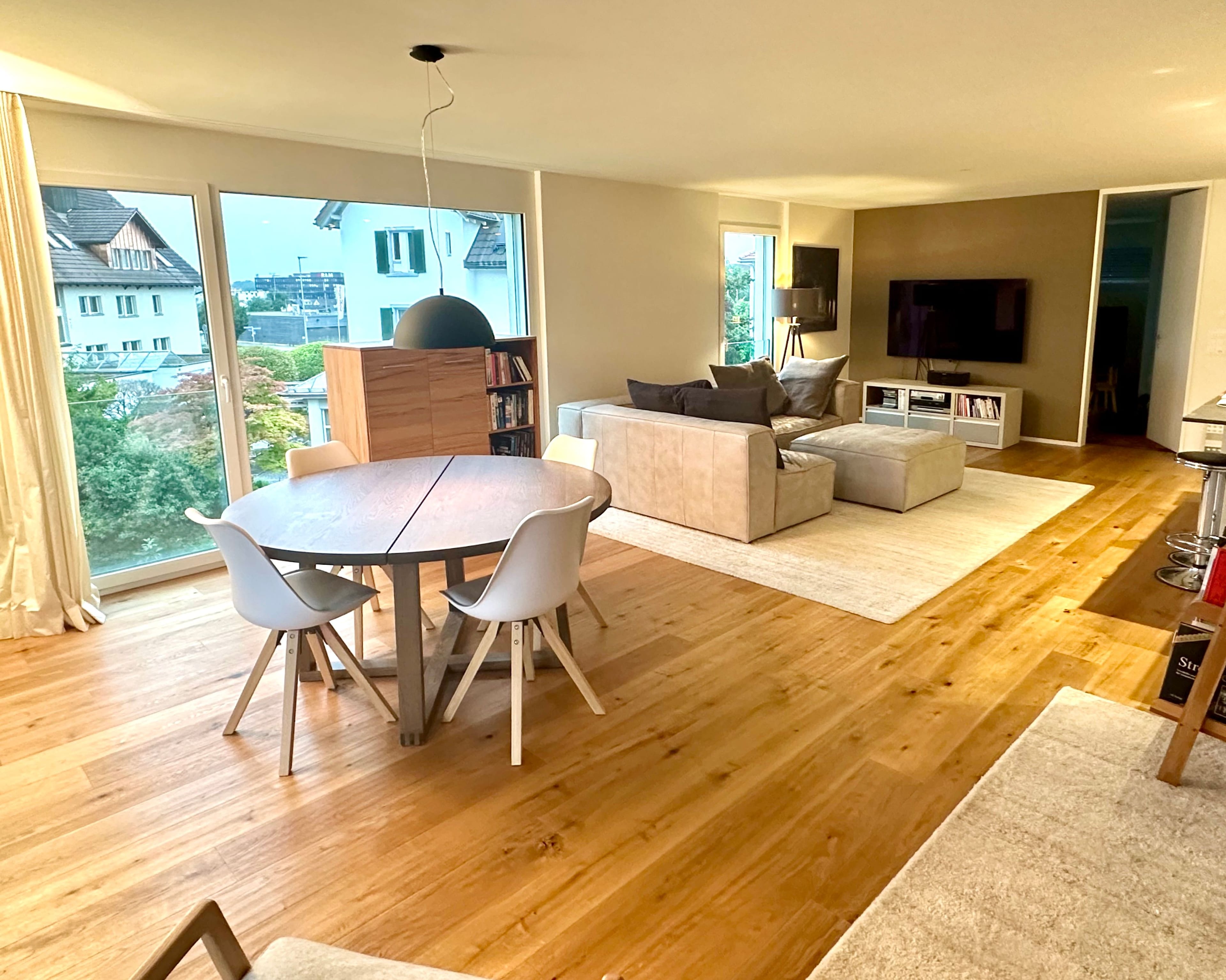 Lichtdurchflutete Designer-Wohnung mit Loft-Charakter in Wetzikon - Bild 3