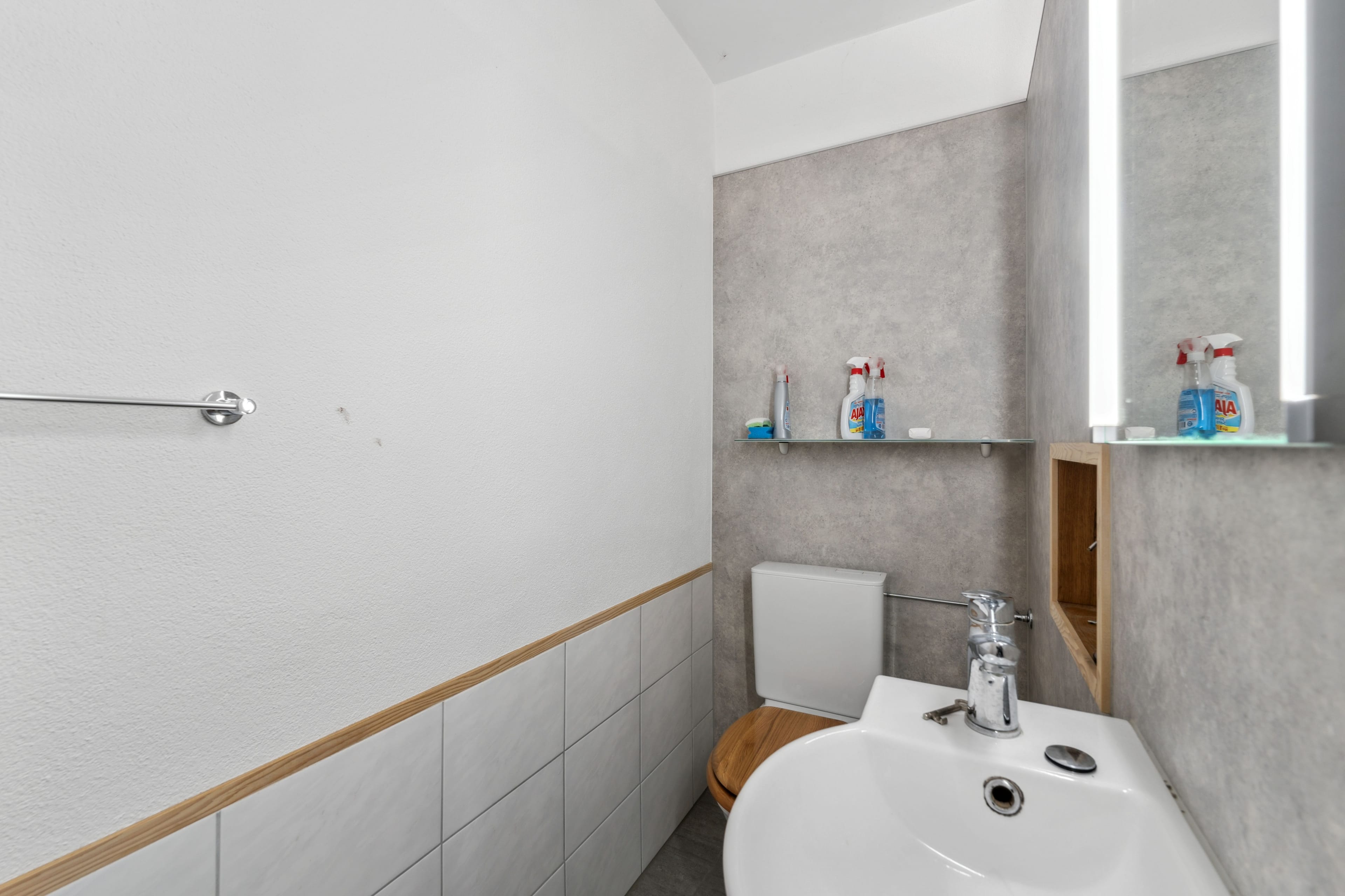 Idyllisches Einfamilienhaus mit weitläufigem Grundstück - 9