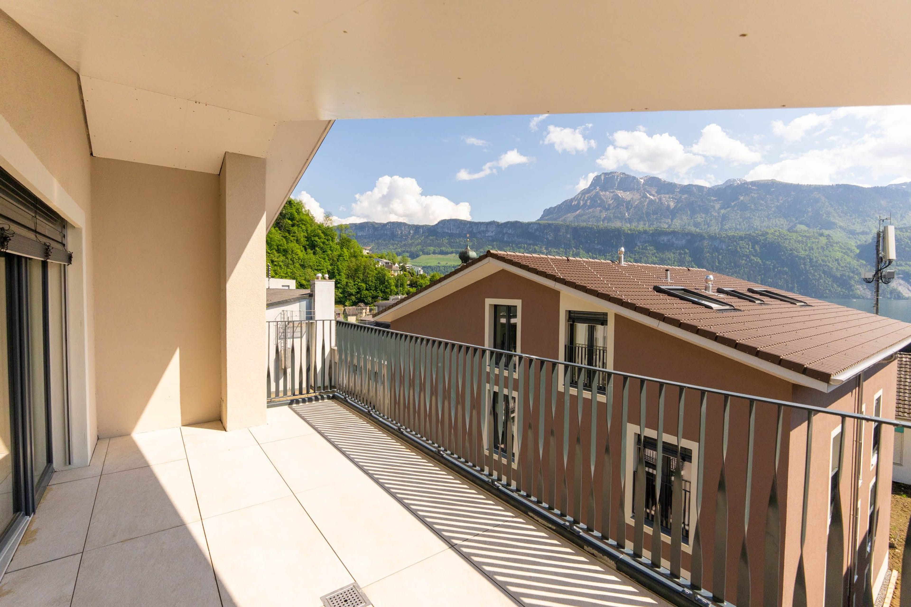 Luxuriöses Wohnen mit Smart-Home-Komfort und Panoramablick - 1