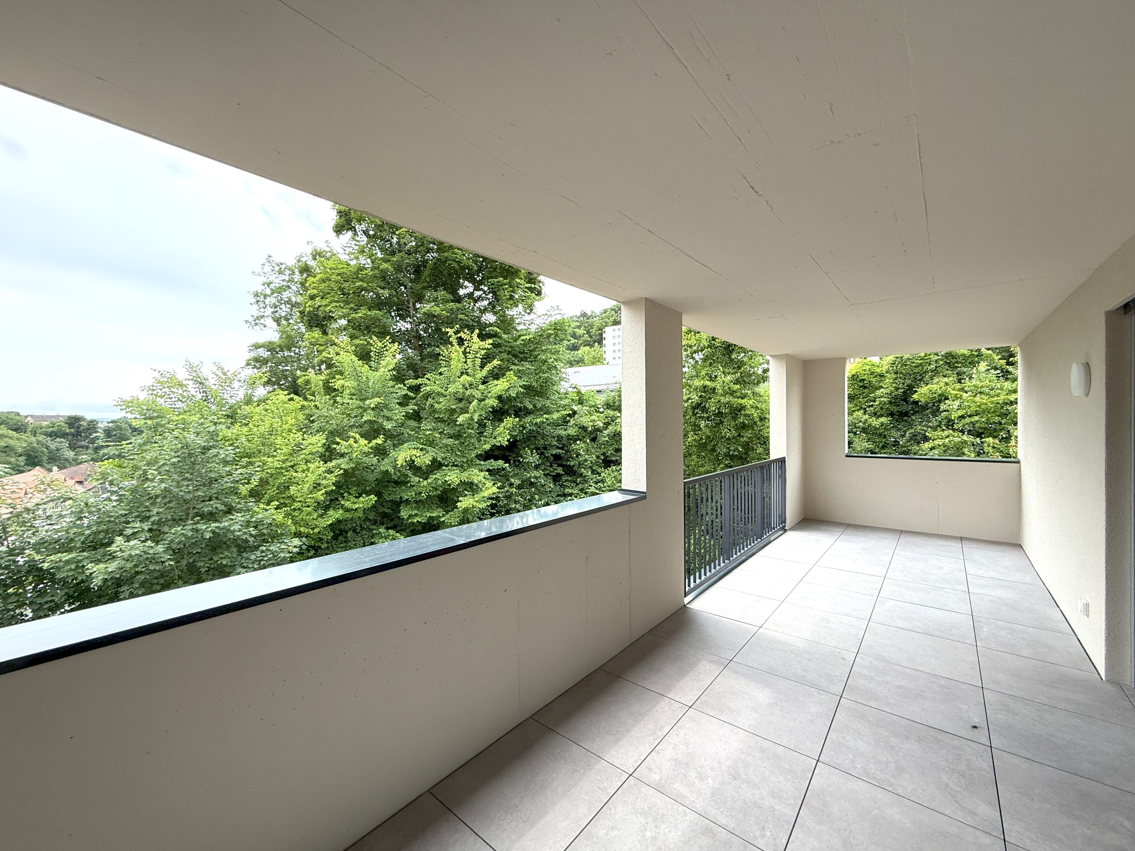 Sommer-Aktion - jetzt profitieren: 50% Rabatt auf die erste Miete!
Erleben Sie urbanen Chic mit Terrasse und hochwertiger Küche - Bild 1