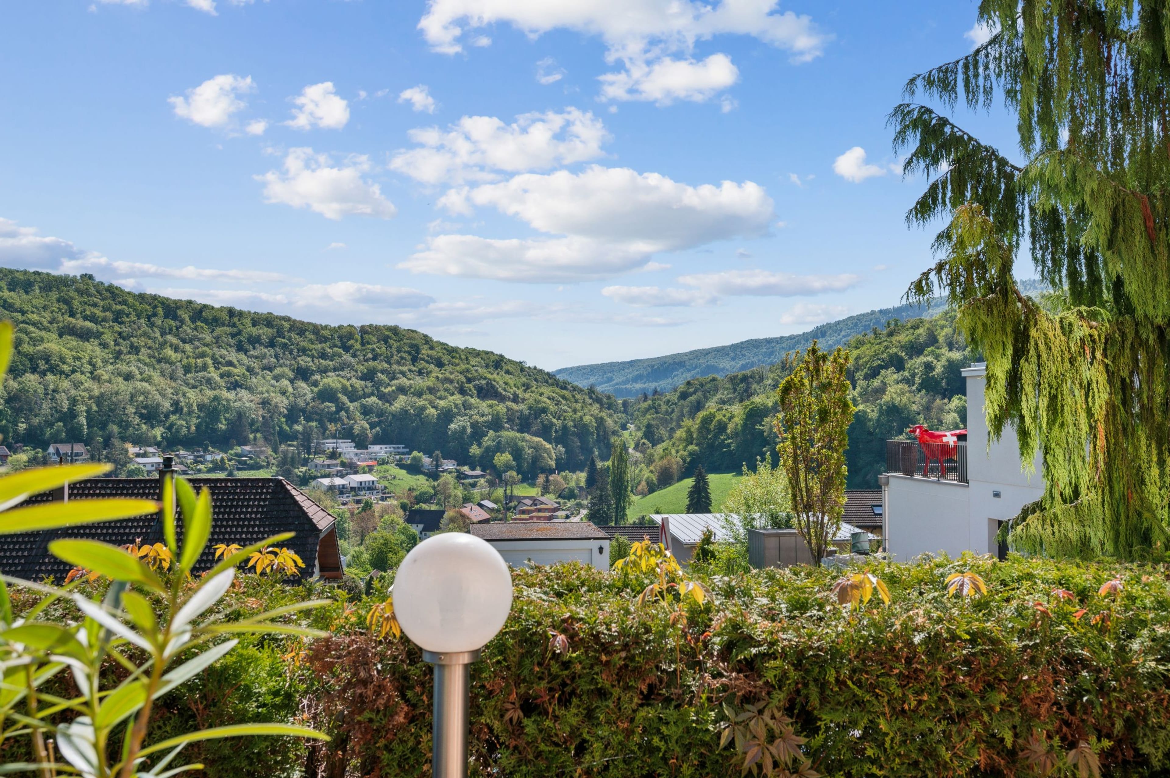 Modernes 6.5-Zimmer-Einfamilienhaus mit eindrucksvollem Panoramablick - Bild 2