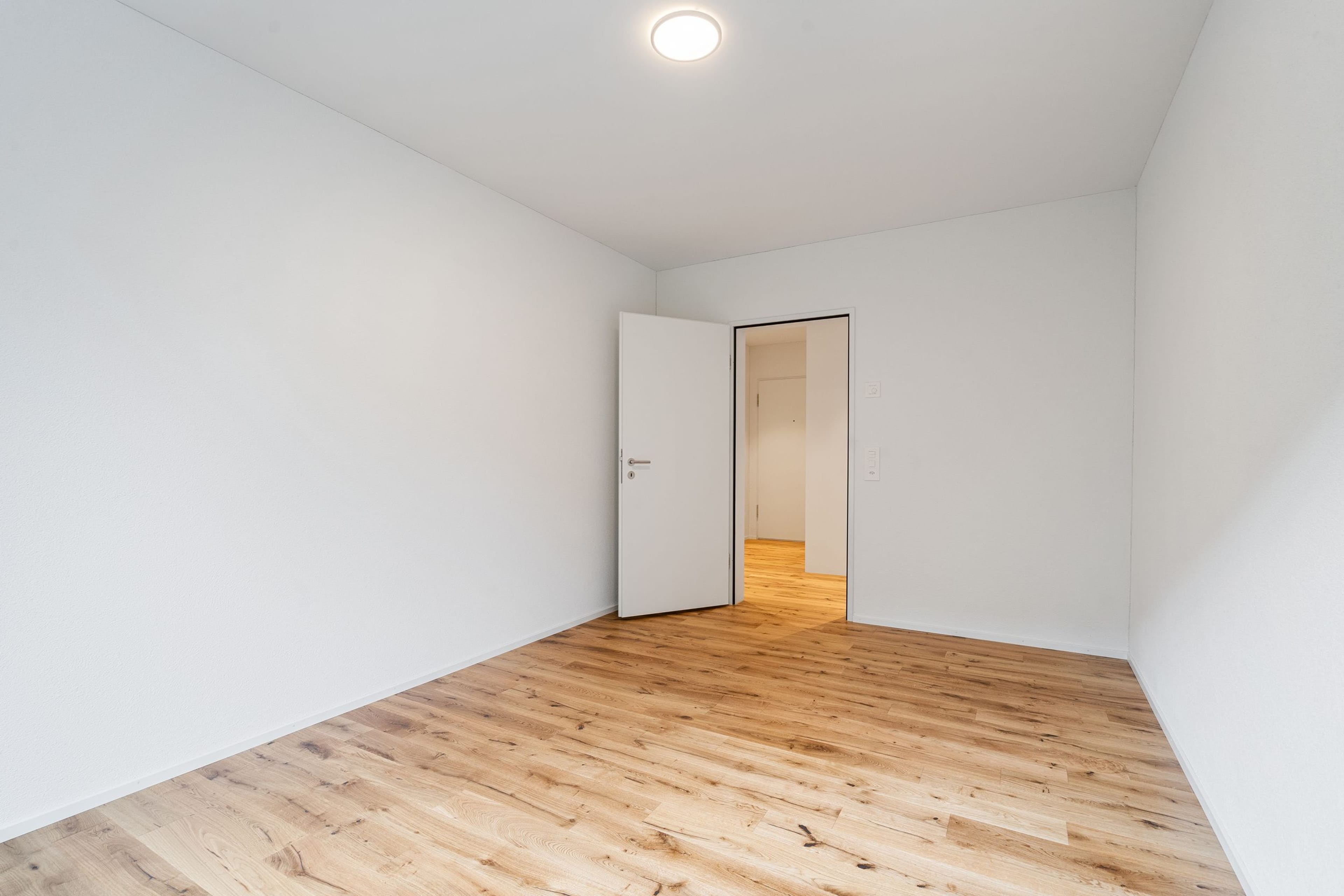 Neubau-Wohnung mit grosser Terrasse und exzellenter Ausstattung - Bild 8