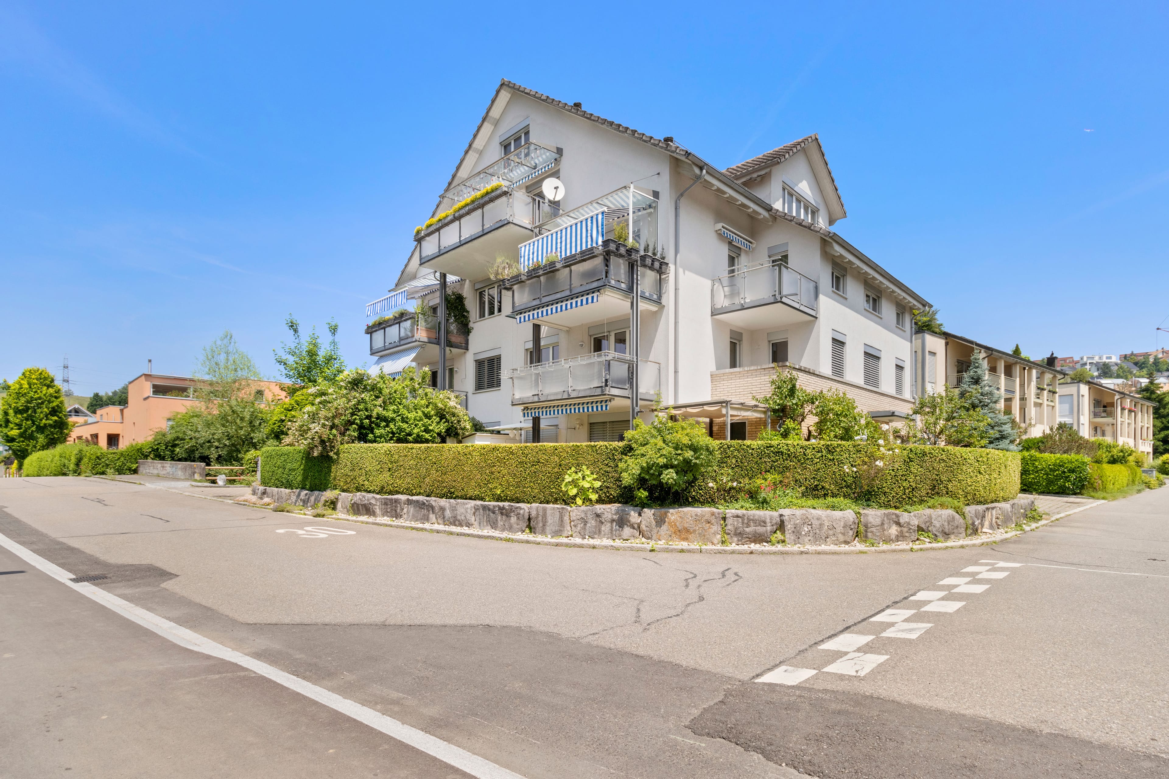 Schicke Dach-
Maisonettewohnung
mit sonnigem Balkon - Bild 1