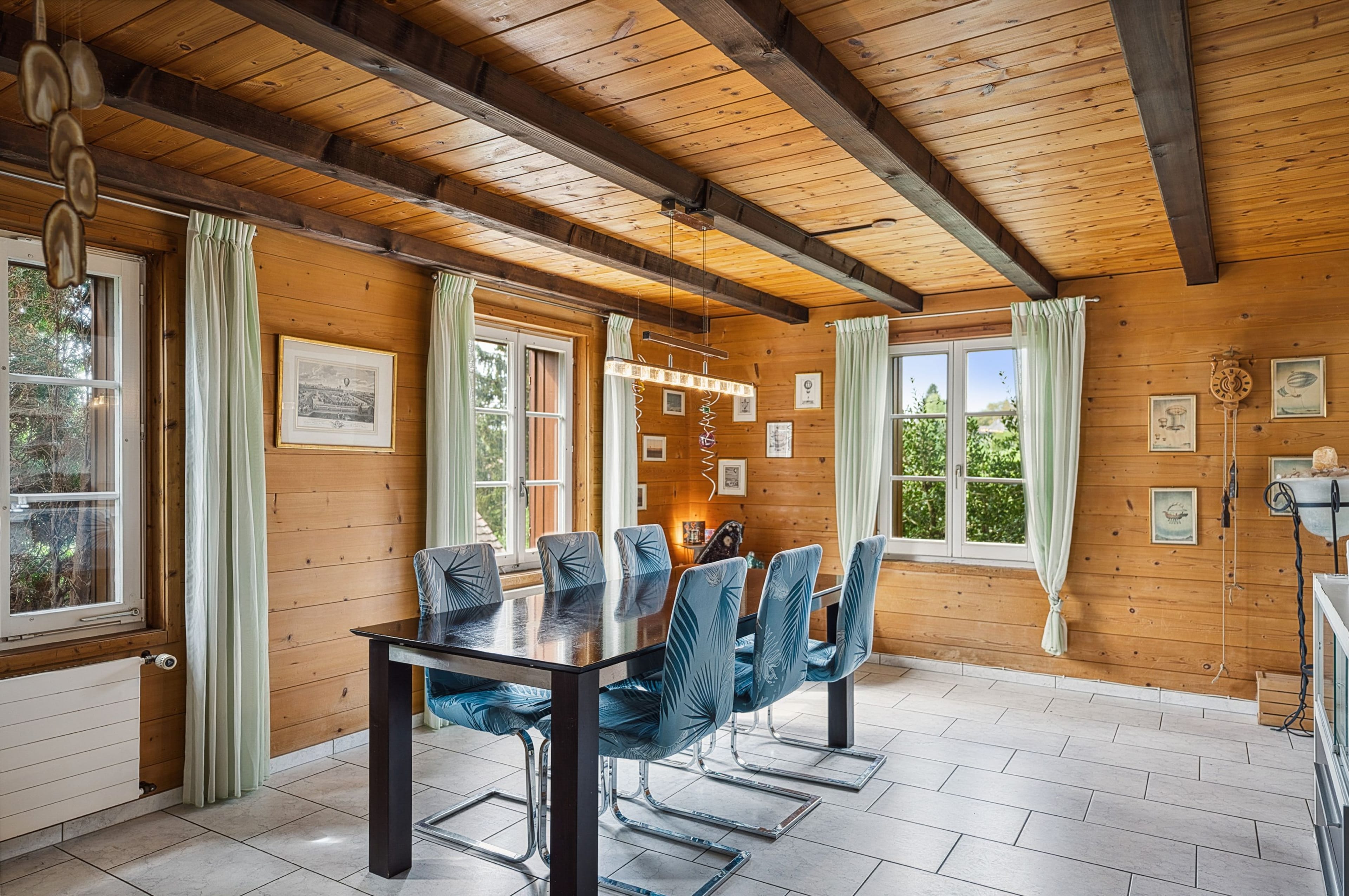 6.5 Zimmerwohnhaus mit Gartenparadies. Geeignet auch als Tierpension. - 8