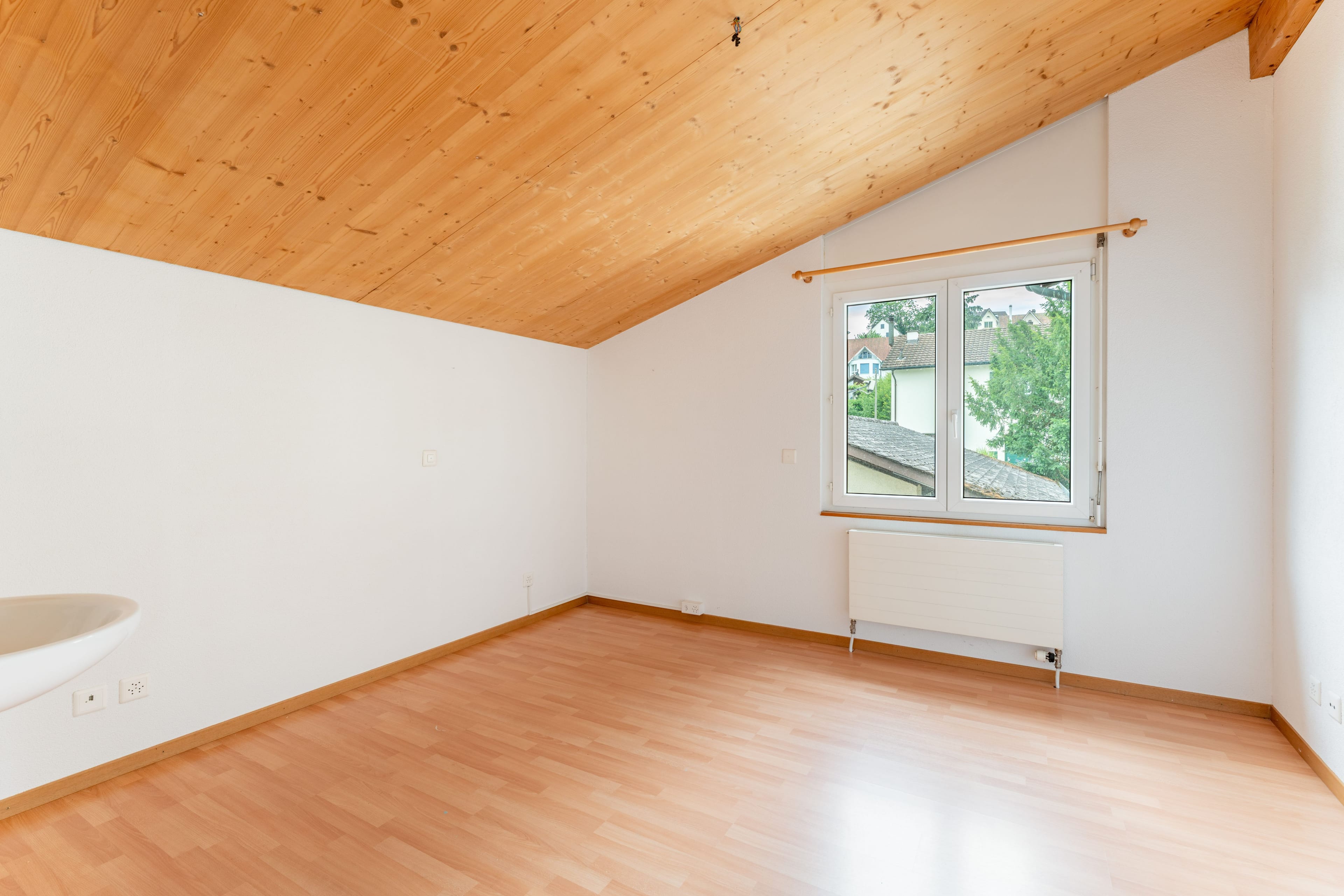 Freistehendes Einfamilienhaus an ruhiger Lage mit viel Potenzial - RESERVIERT - Bild 6