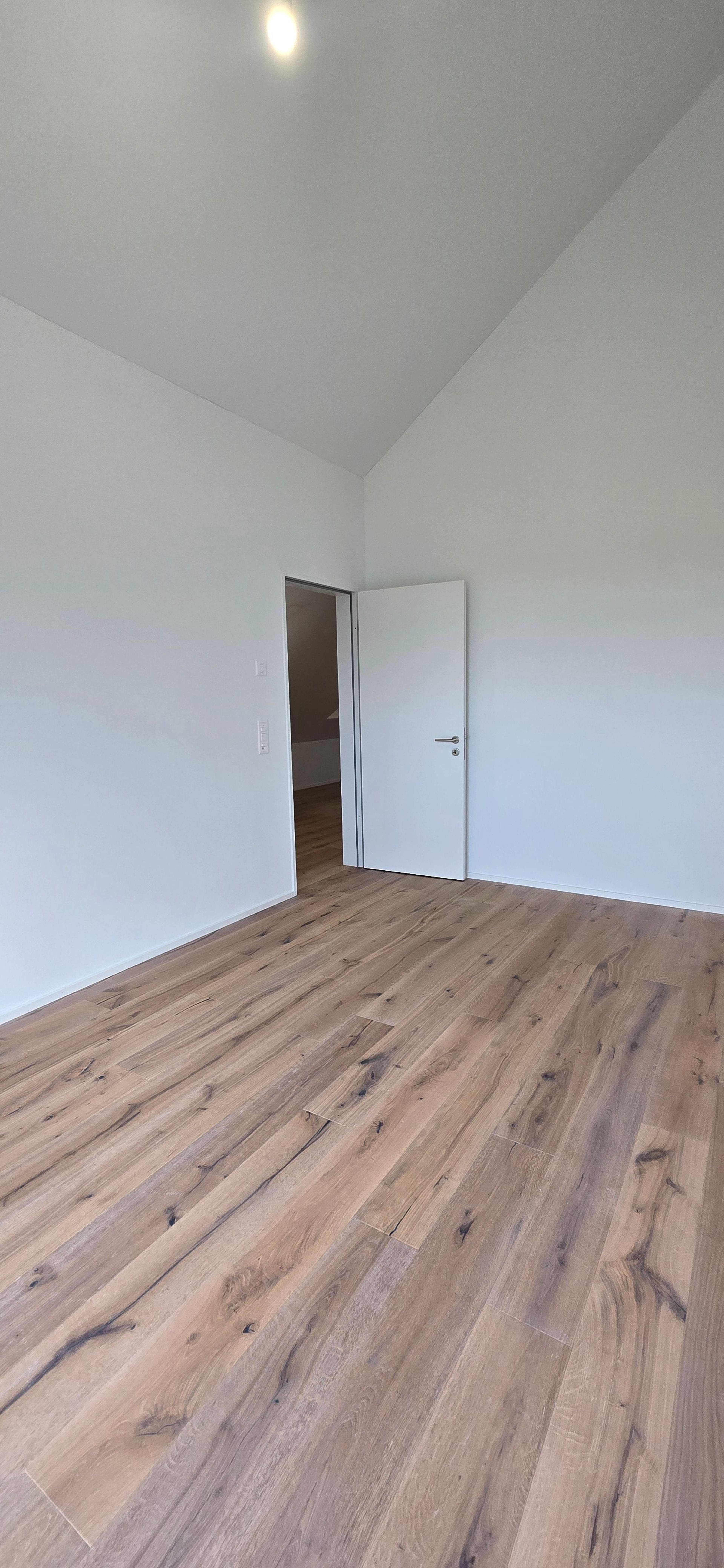 Moderne 3.5-Zimmer-Dachwohnung – lichtdurchflutet & einladend - 14