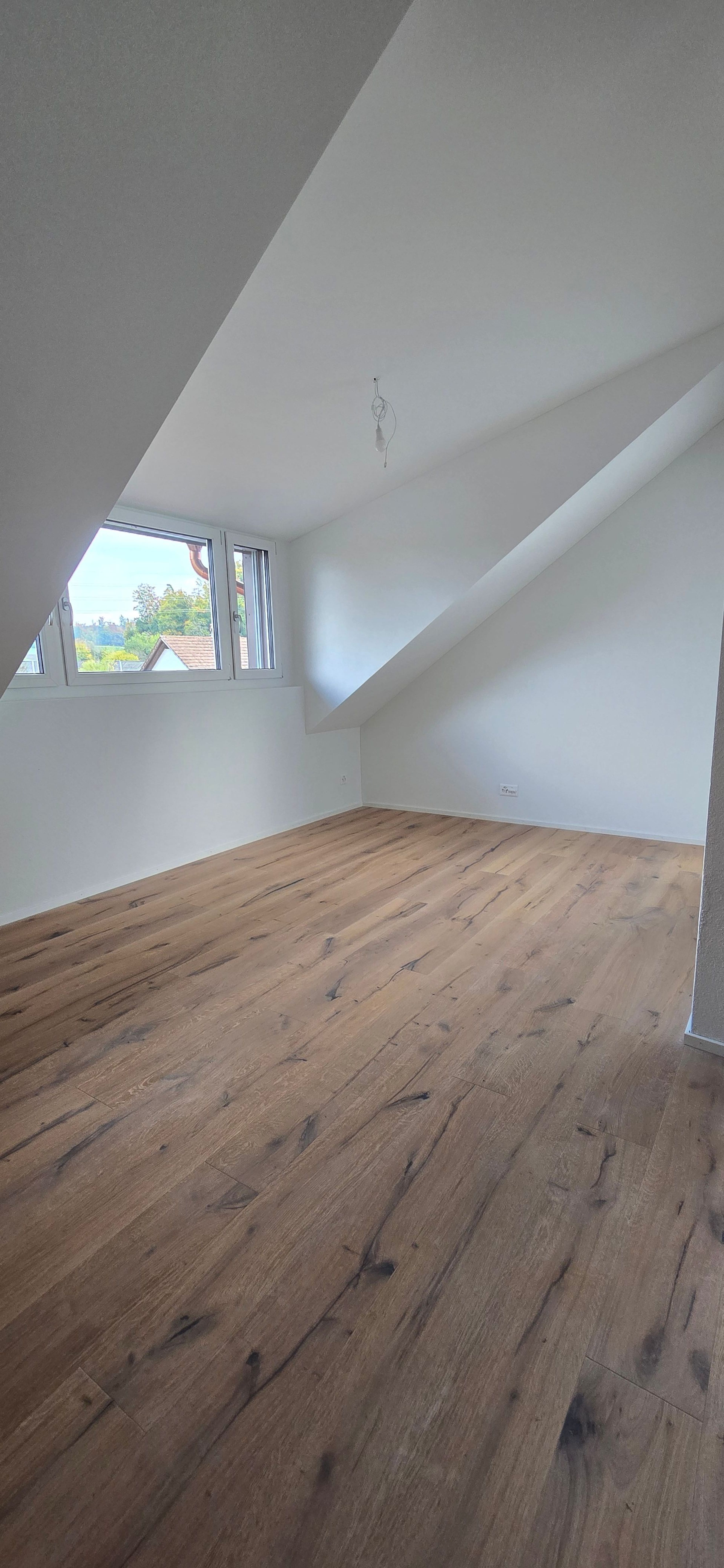 Moderne 3.5-Zimmer-Dachwohnung – lichtdurchflutet & einladend - 13