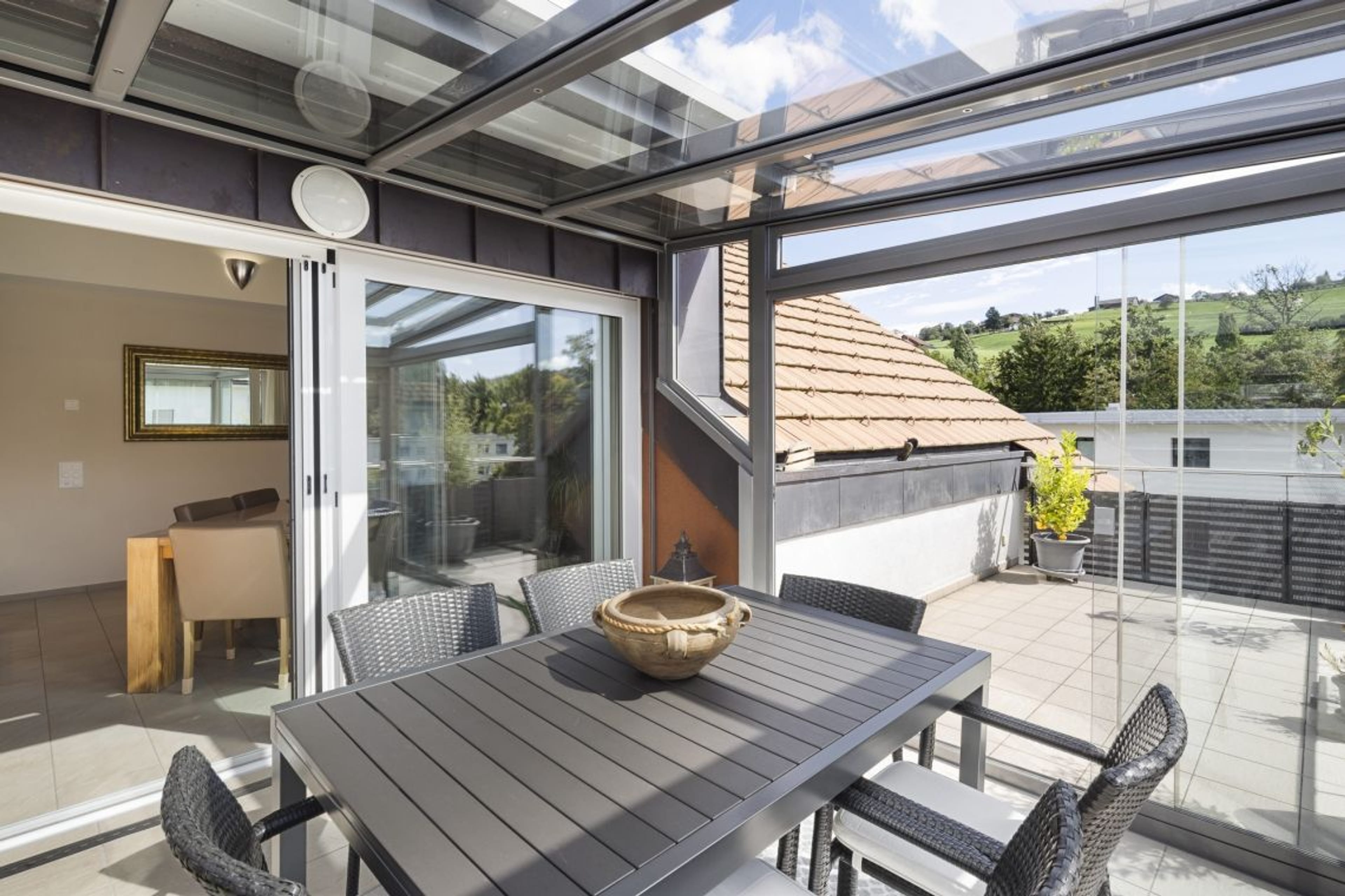 Erstbezug Neubau top Lage mit Loggia und Balkon - Bild 2