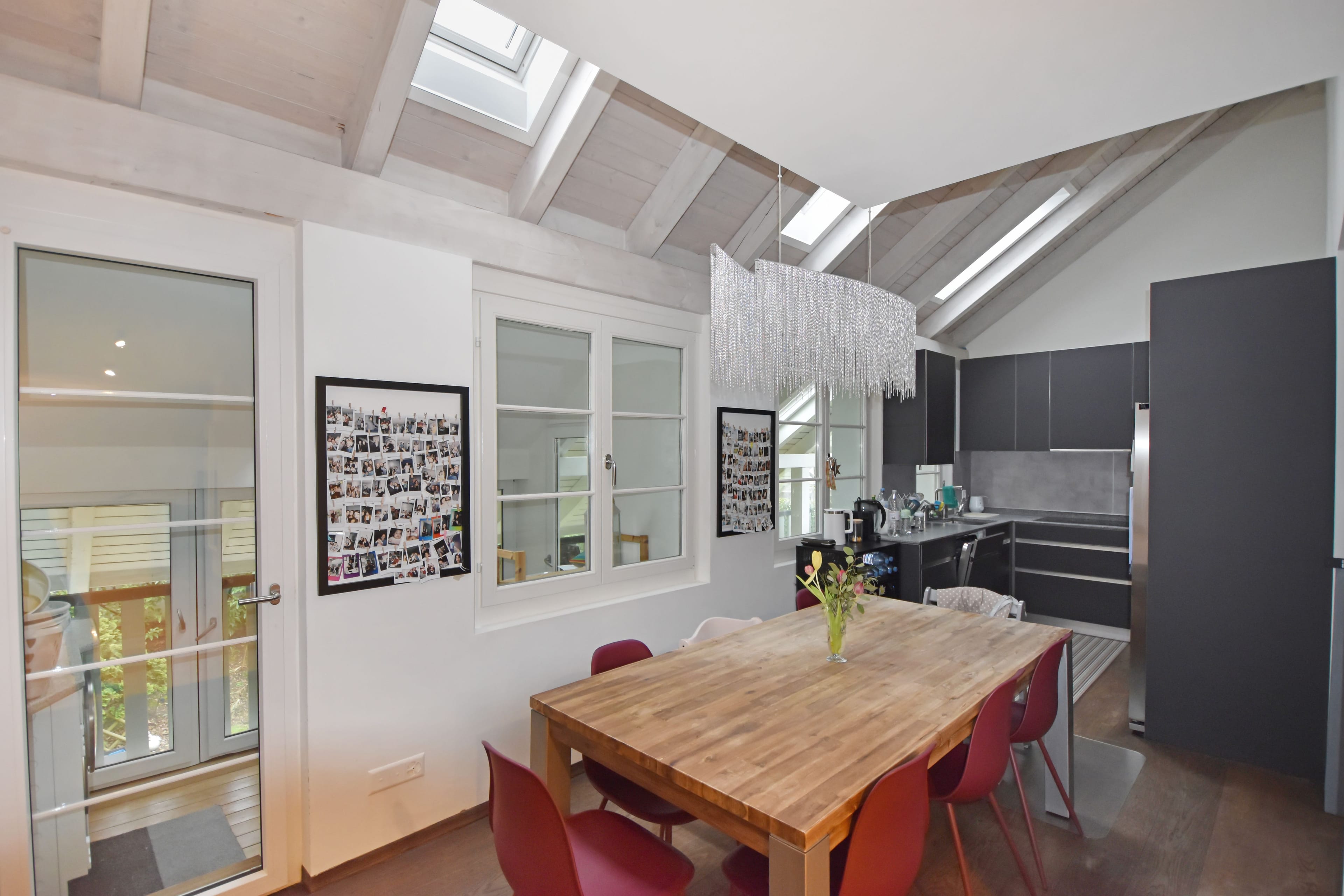 Moderne 3.5 Zimmerwohnung mit grosszügigem Koch- und Essbereich - 1