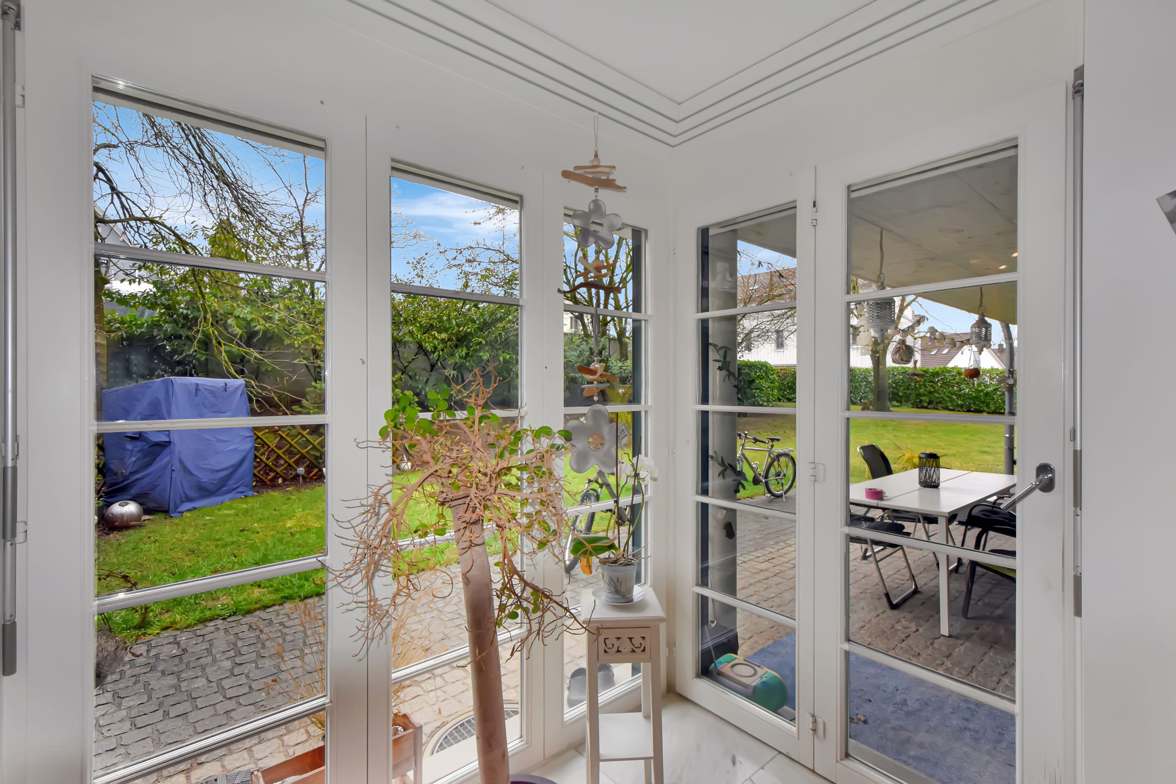 4.5 Zimmer-Gartenwohnung mit eigenem Wellness & grossem Garten - 2