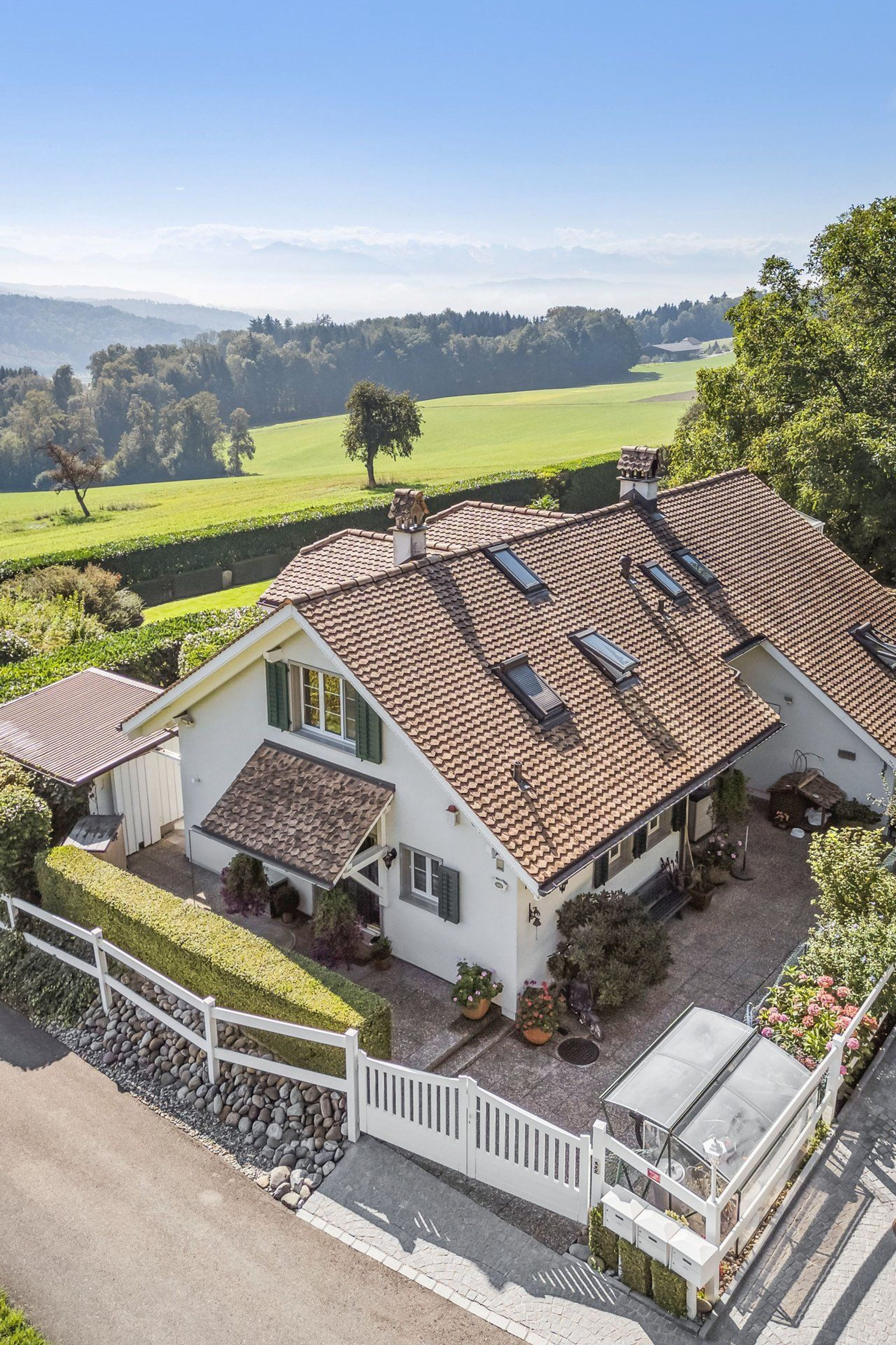 villa-islisberg.ch – Exklusive 11.5-Zimmer-Villa mit Panorama, Pool und maximaler Privatsphäre - 14