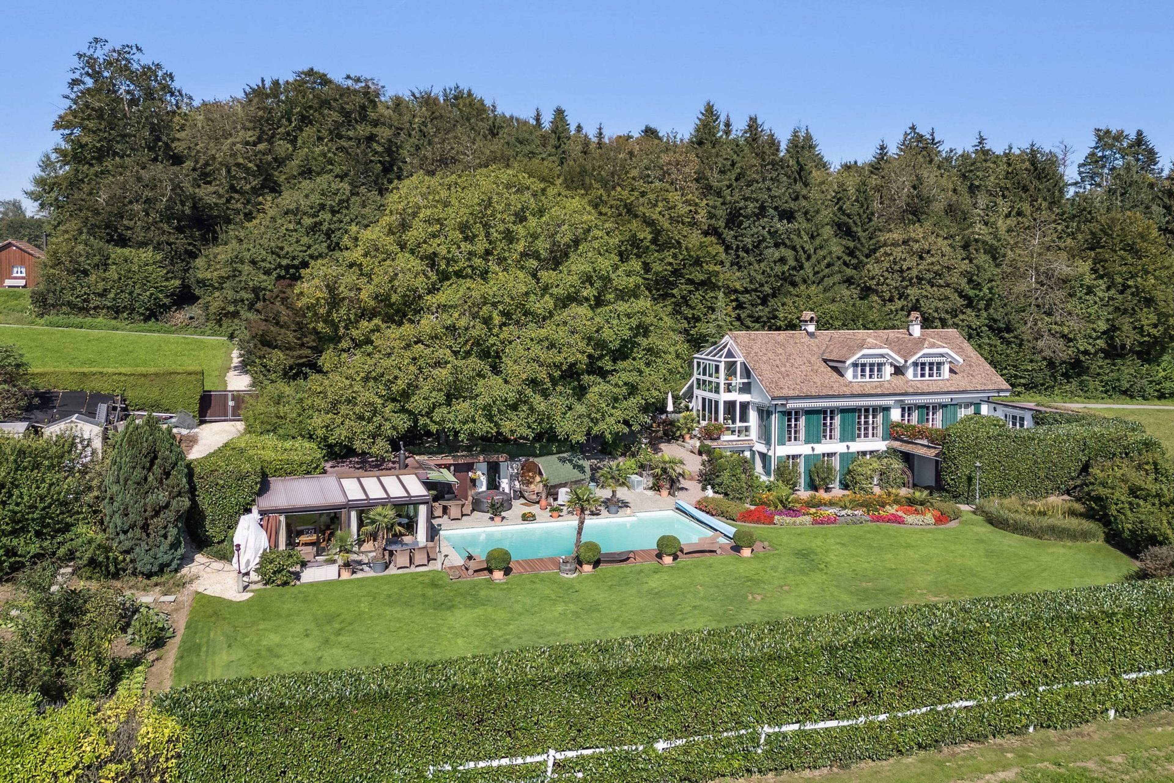villa-islisberg.ch – Exklusive 11.5-Zimmer-Villa mit Panorama, Pool und maximaler Privatsphäre - 18