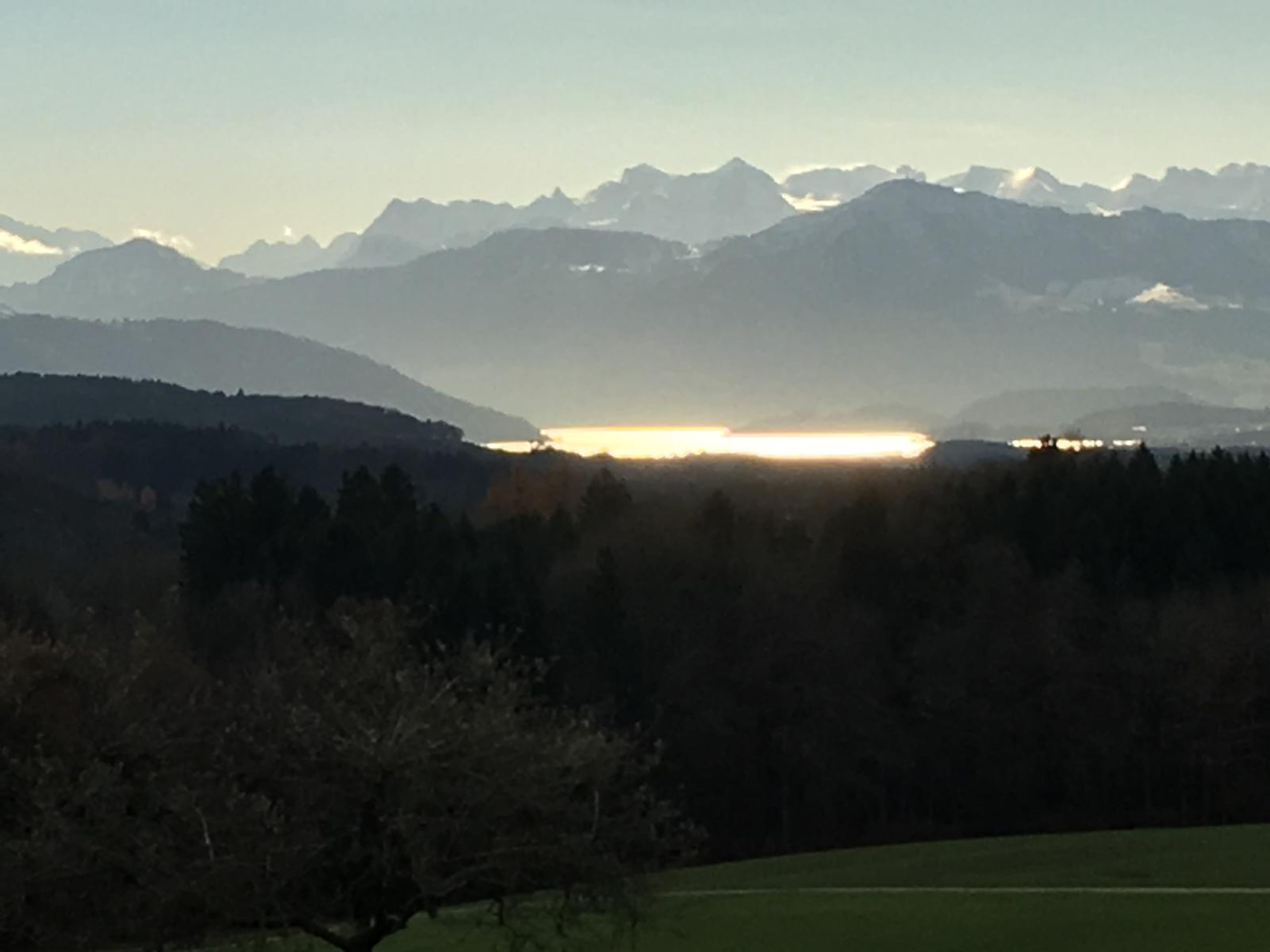 villa-islisberg.ch – Exklusive 11.5-Zimmer-Villa mit Panorama, Pool und maximaler Privatsphäre - 11