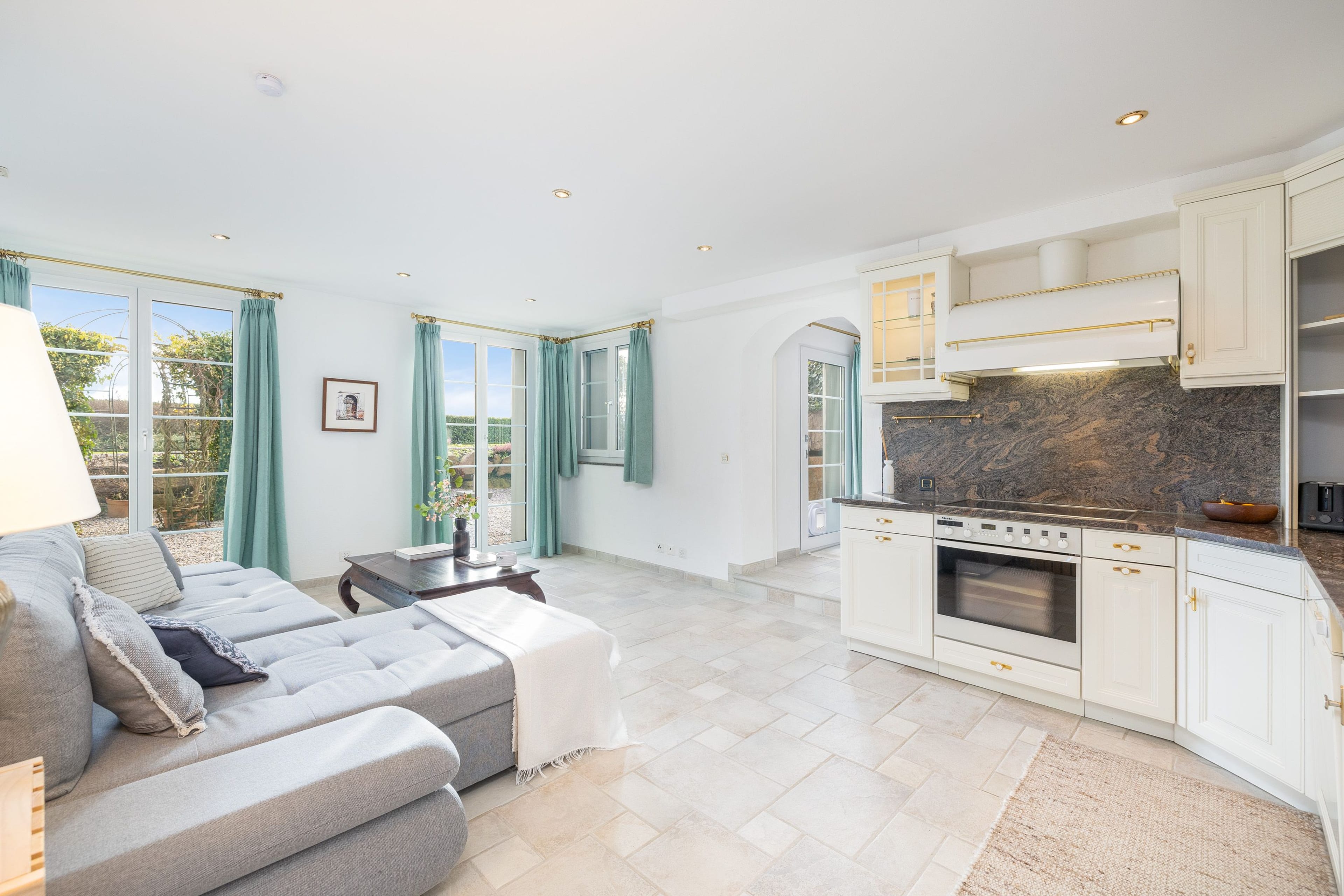villa-islisberg.ch – Exklusive 11.5-Zimmer-Villa mit Panorama, Pool und maximaler Privatsphäre - 16