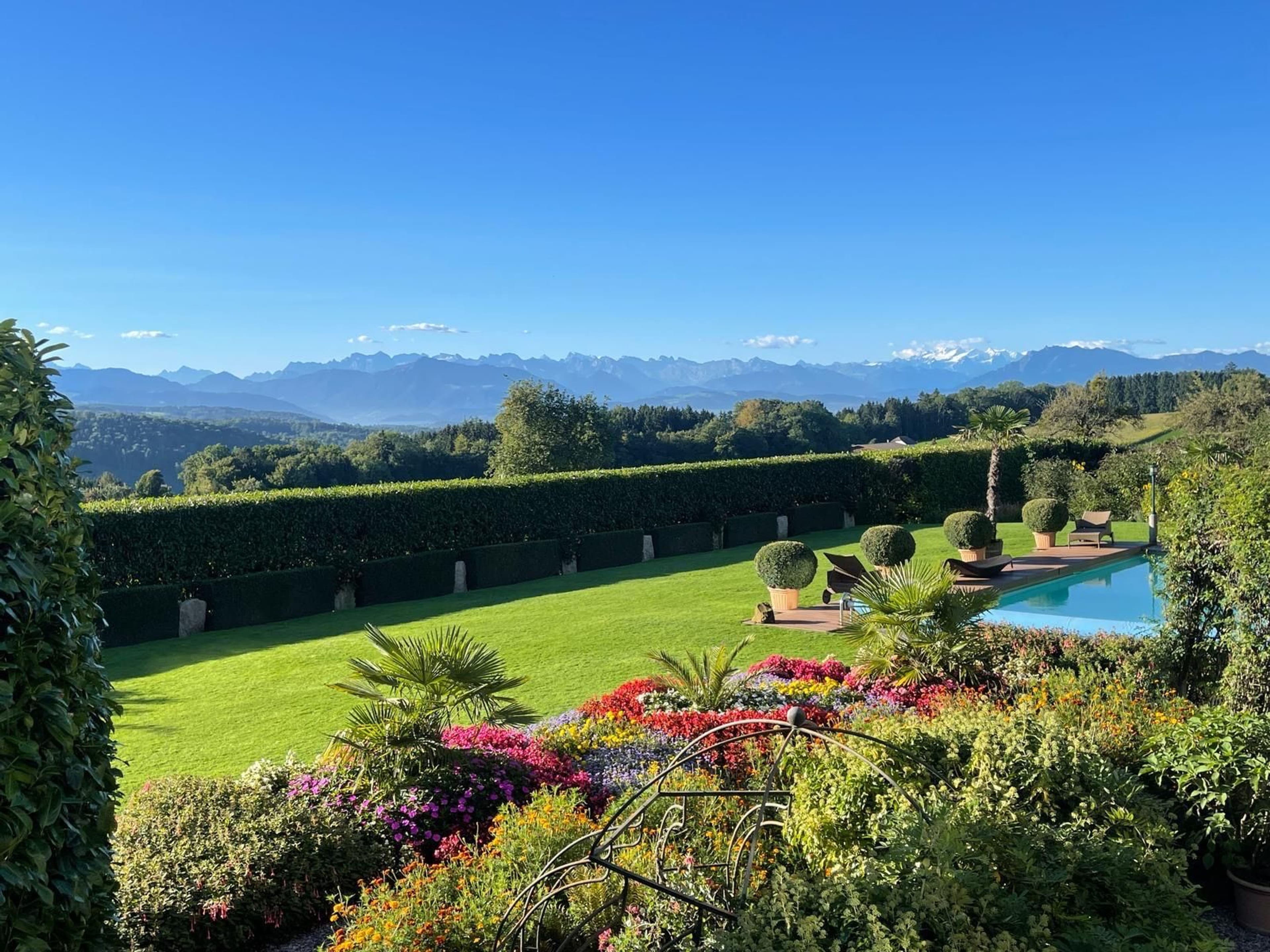 villa-islisberg.ch – Exklusive 11.5-Zimmer-Villa mit Panorama, Pool und maximaler Privatsphäre - Bild 1