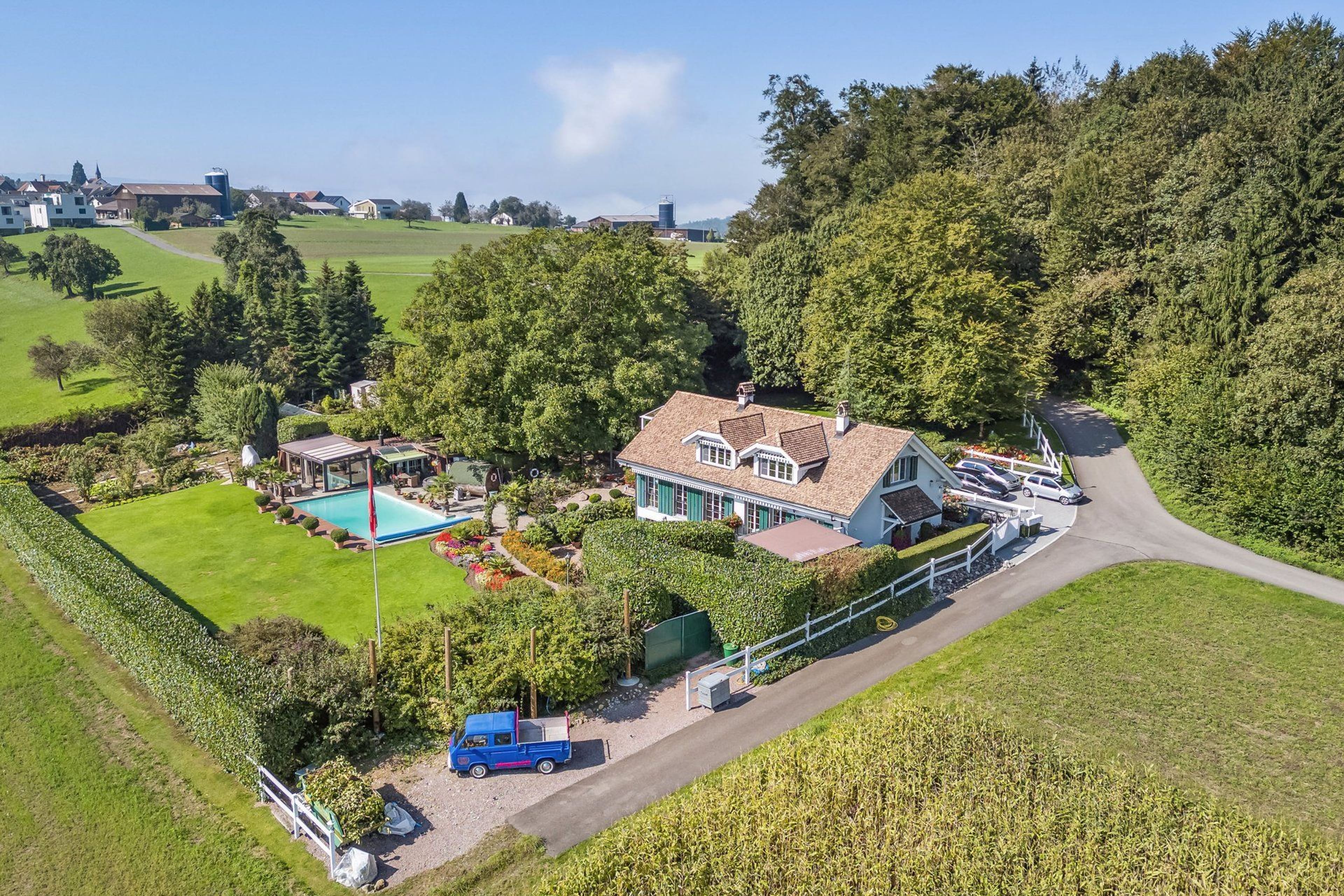 villa-islisberg.ch – Exklusive 11.5-Zimmer-Villa mit Panorama, Pool und maximaler Privatsphäre - 7