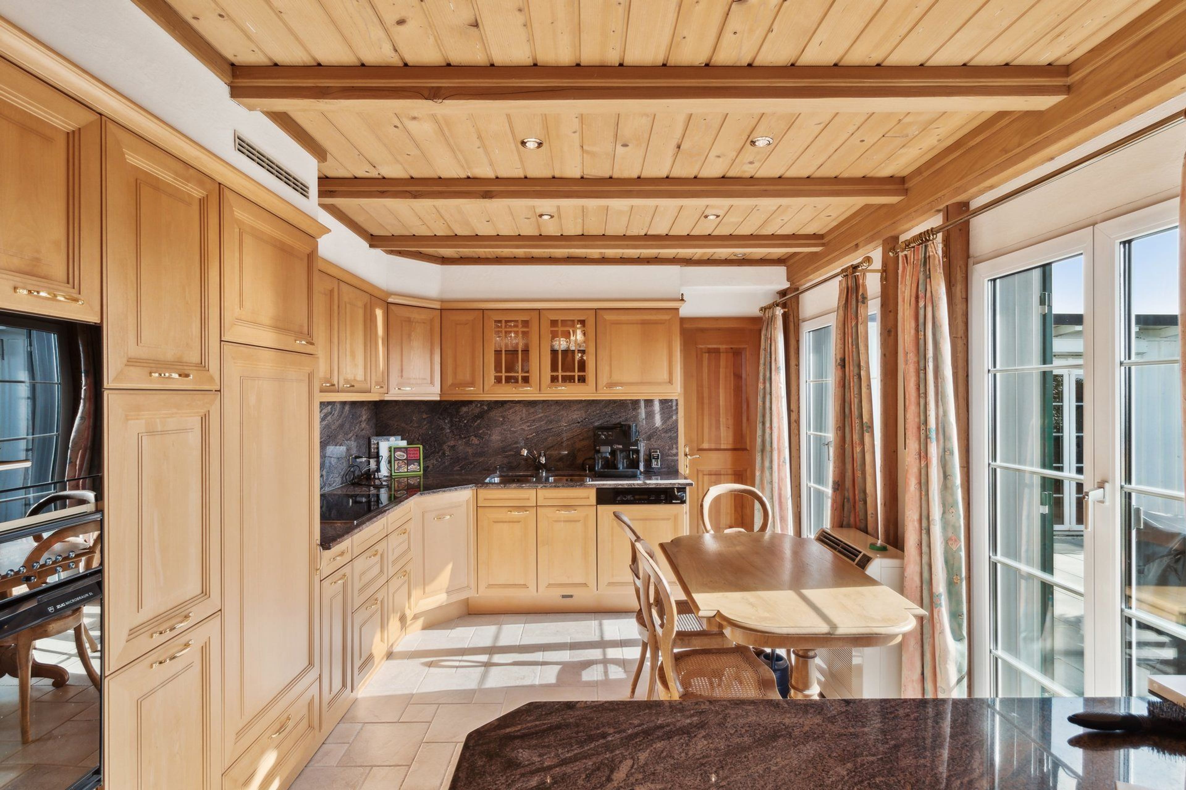 villa-islisberg.ch – Exklusive 11.5-Zimmer-Villa mit Panorama, Pool und maximaler Privatsphäre - 10