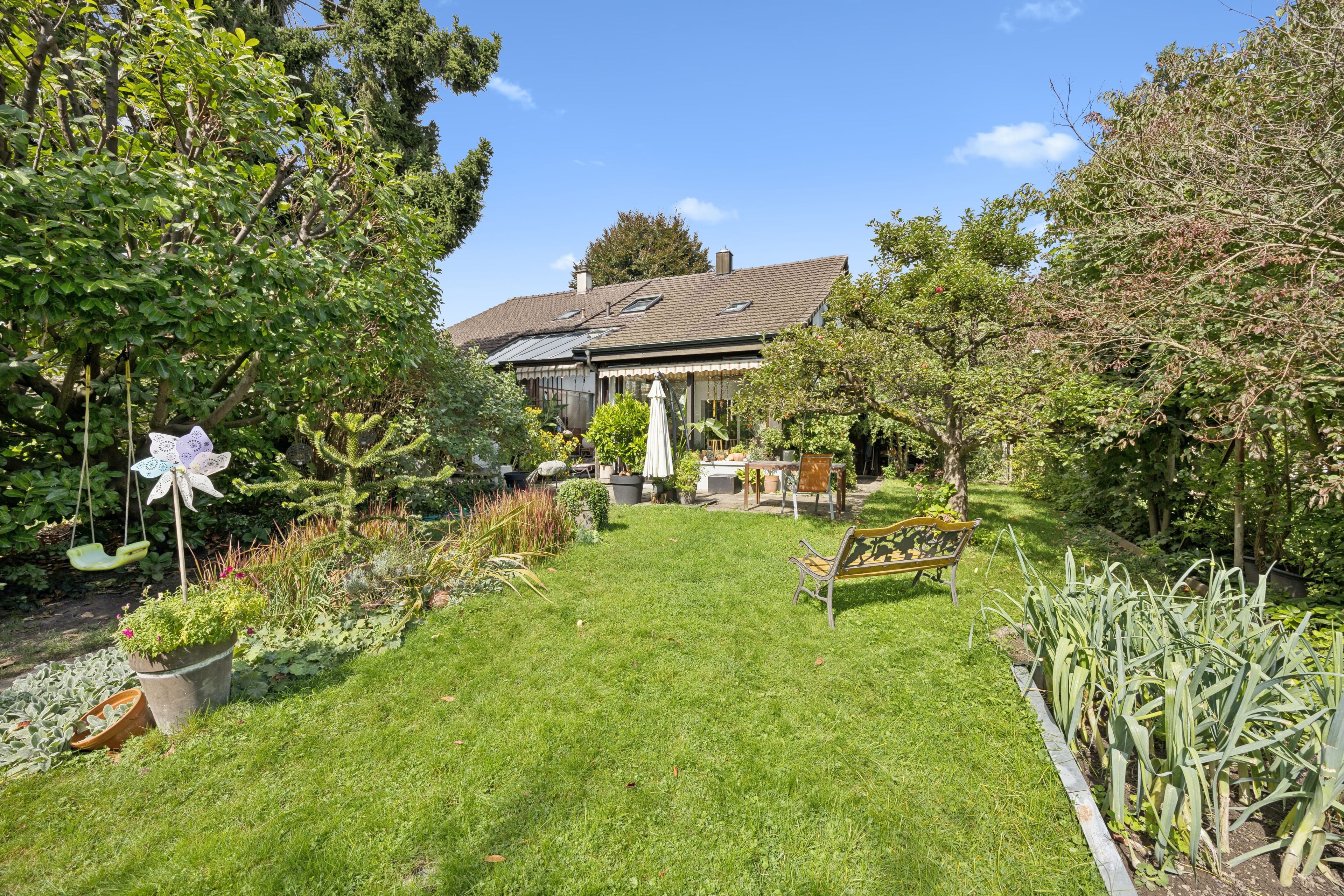 Familienfreundliches Haus mit grossem Gartenparadies - 2
