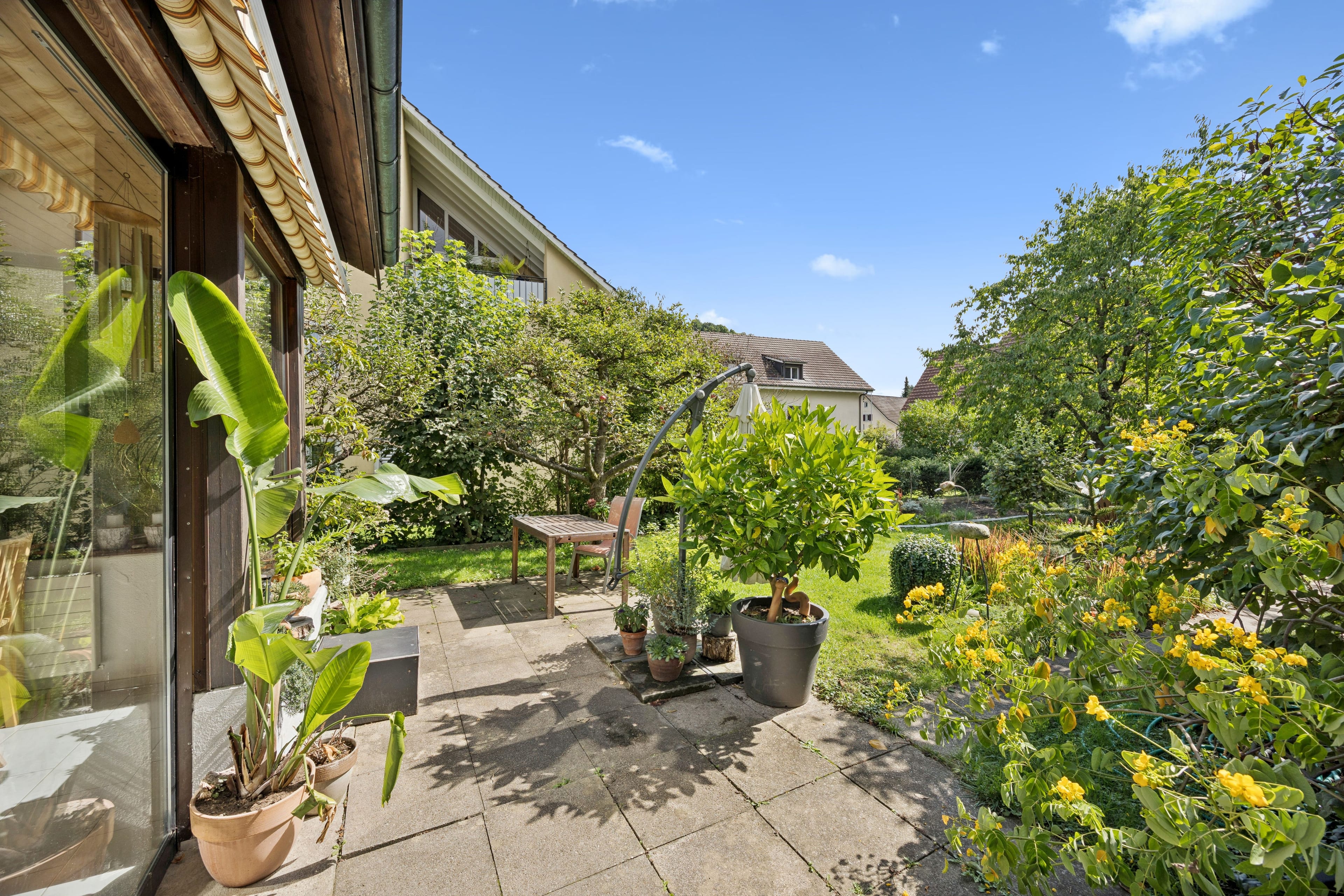 Familienfreundliches Haus mit grossem Gartenparadies - 1