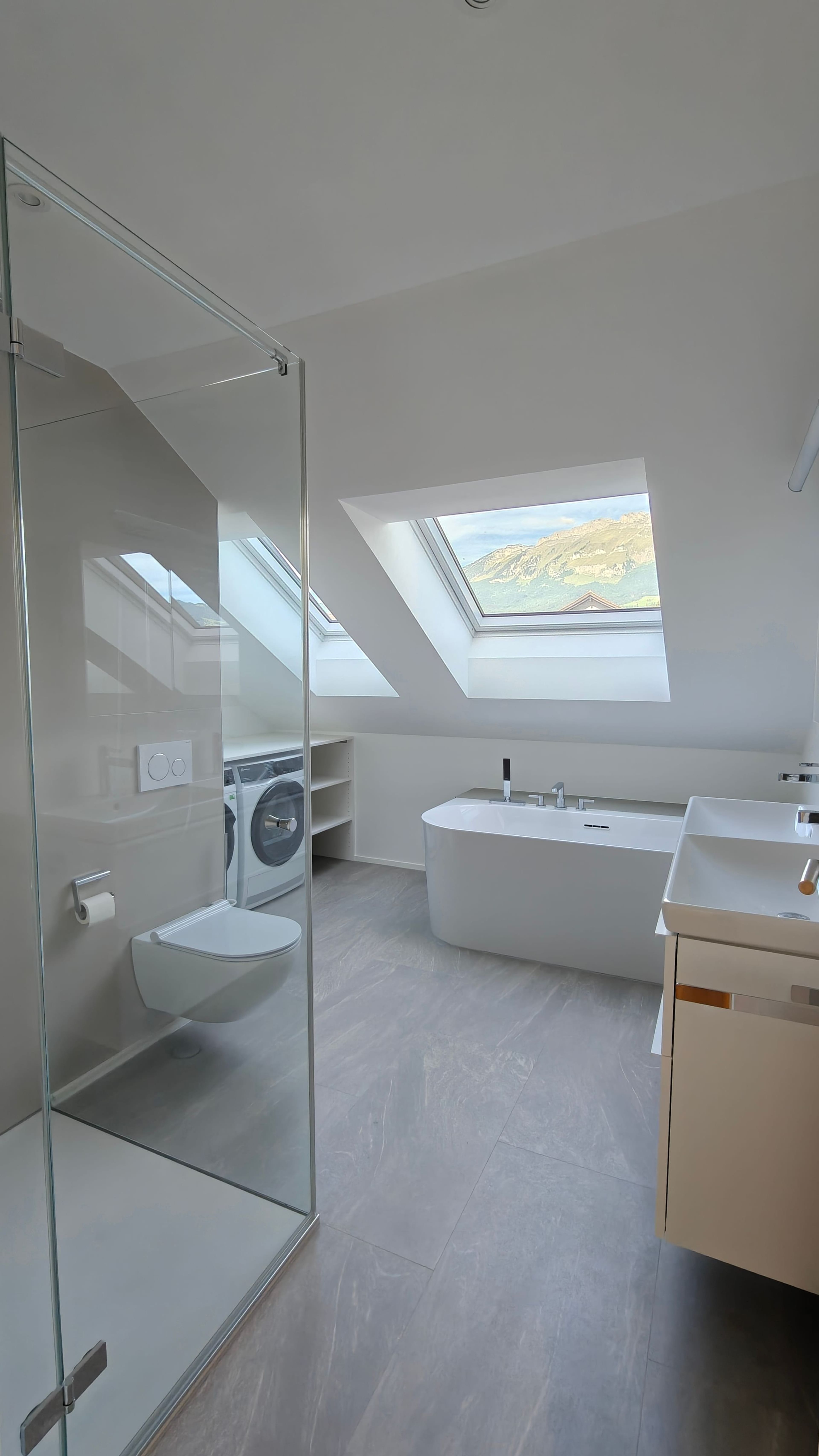 Moderne 3.5-Zimmer-Dachwohnung mit Bergsicht in Haag - Bild 4