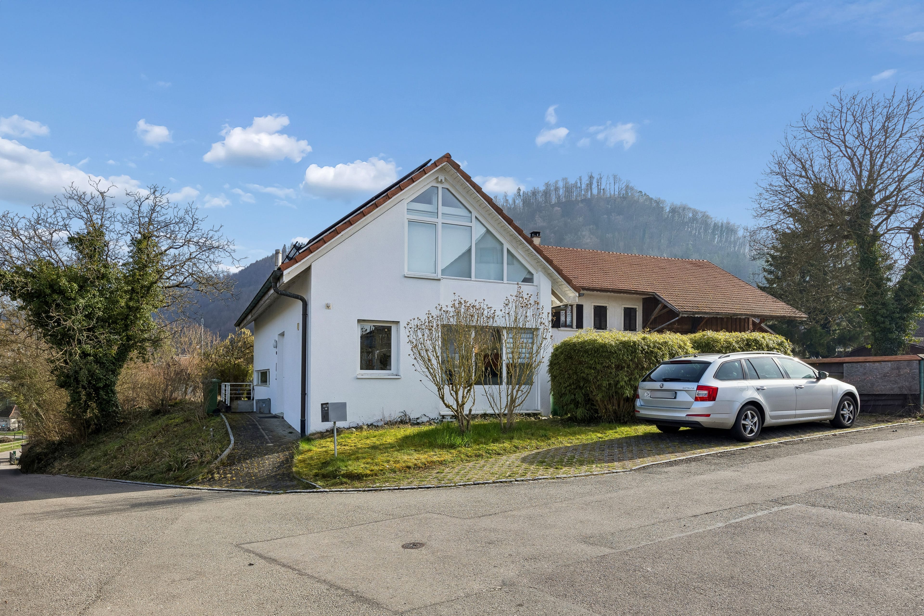 Ihr neues Zuhause: ruhig gelegen, grosszügig und voller Möglichkeiten! - Bild 1
