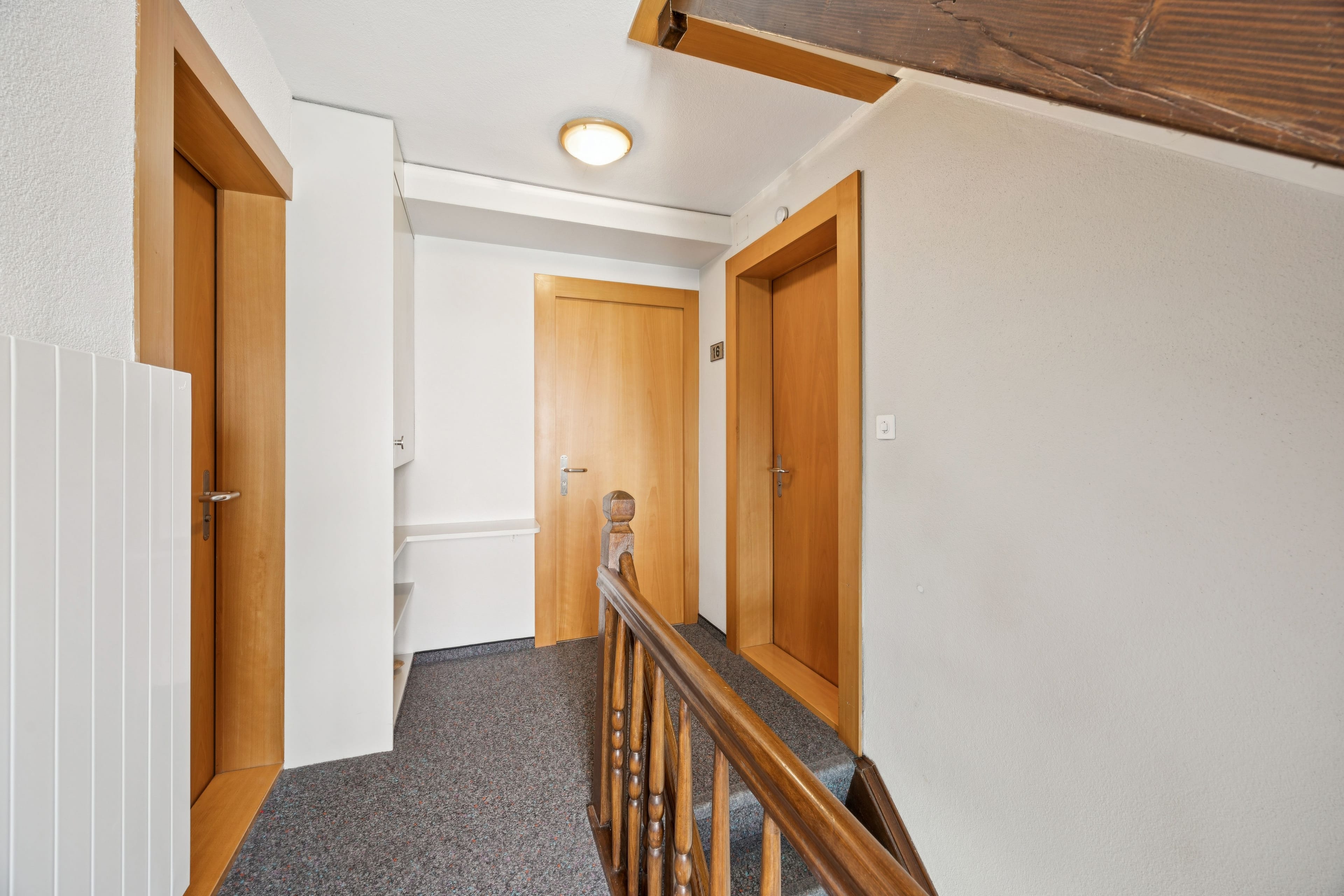 Vielseitiges Wohn- und Geschäftshaus - Oberentfelden, 10 Zimmer - 21