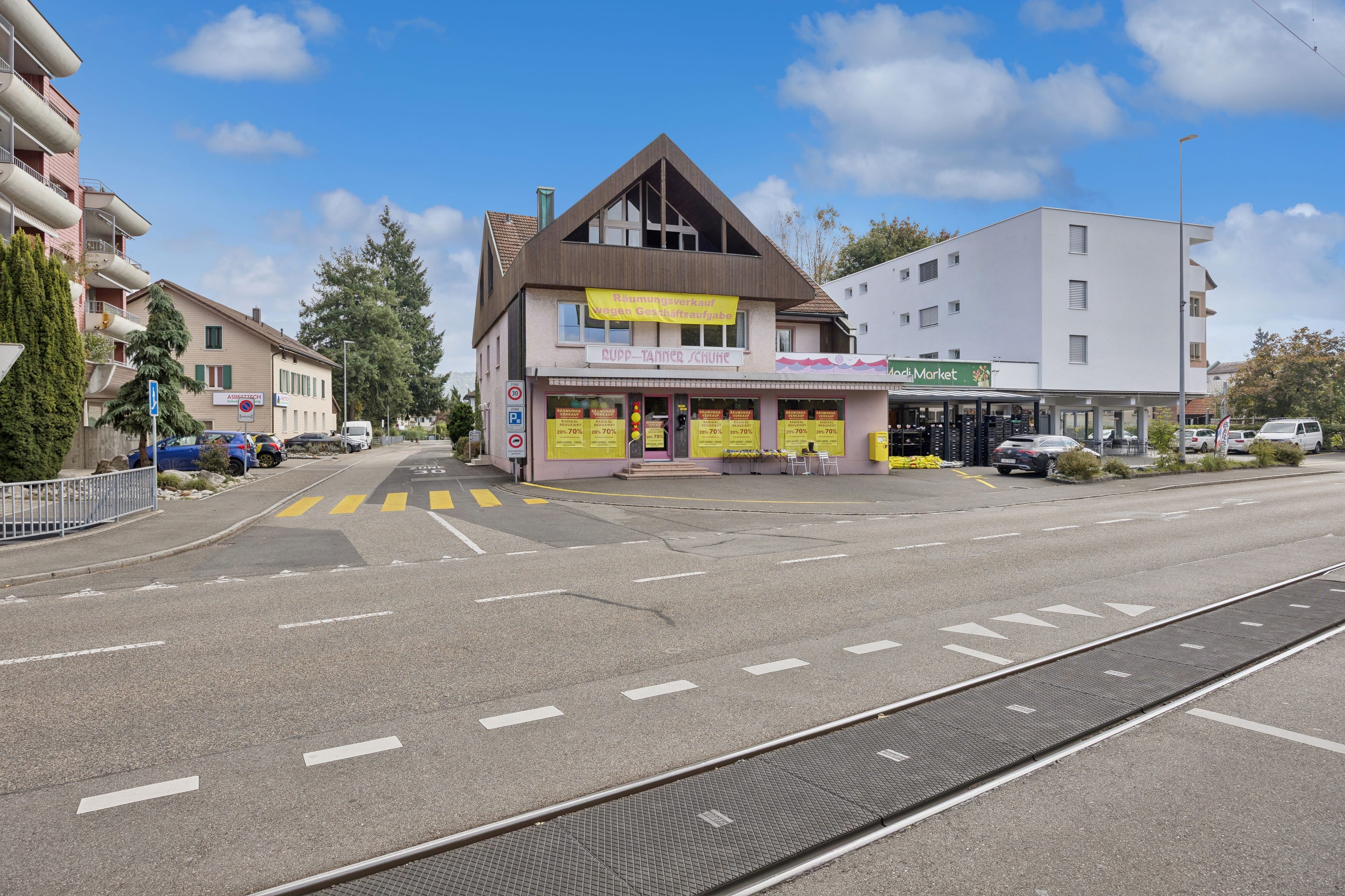 Vielseitiges Wohn- und Geschäftshaus - Oberentfelden, 10 Zimmer - 1
