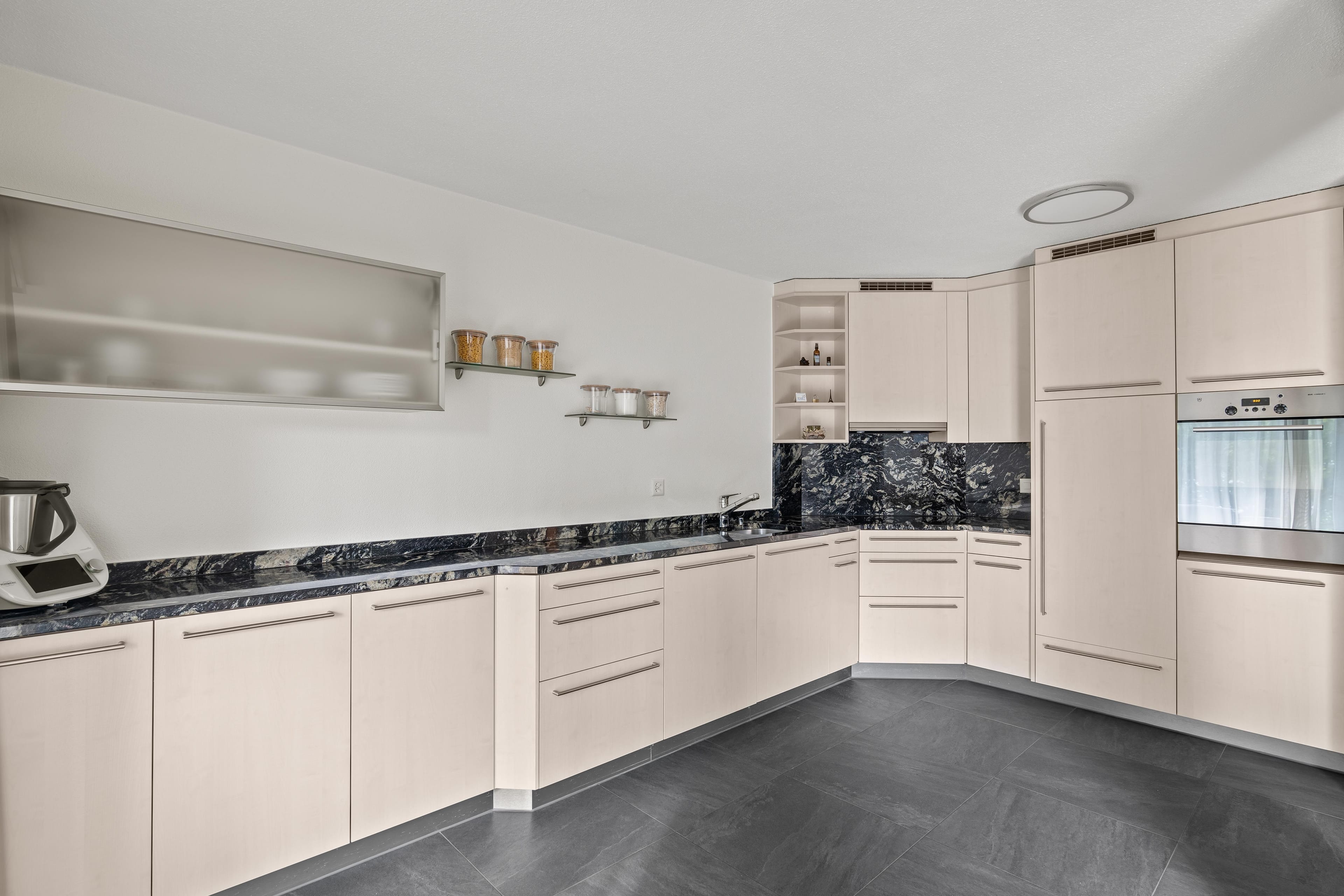 "R E S E R V I E R T" 4,5 Zimmer Parterrewohnung - Bild 3