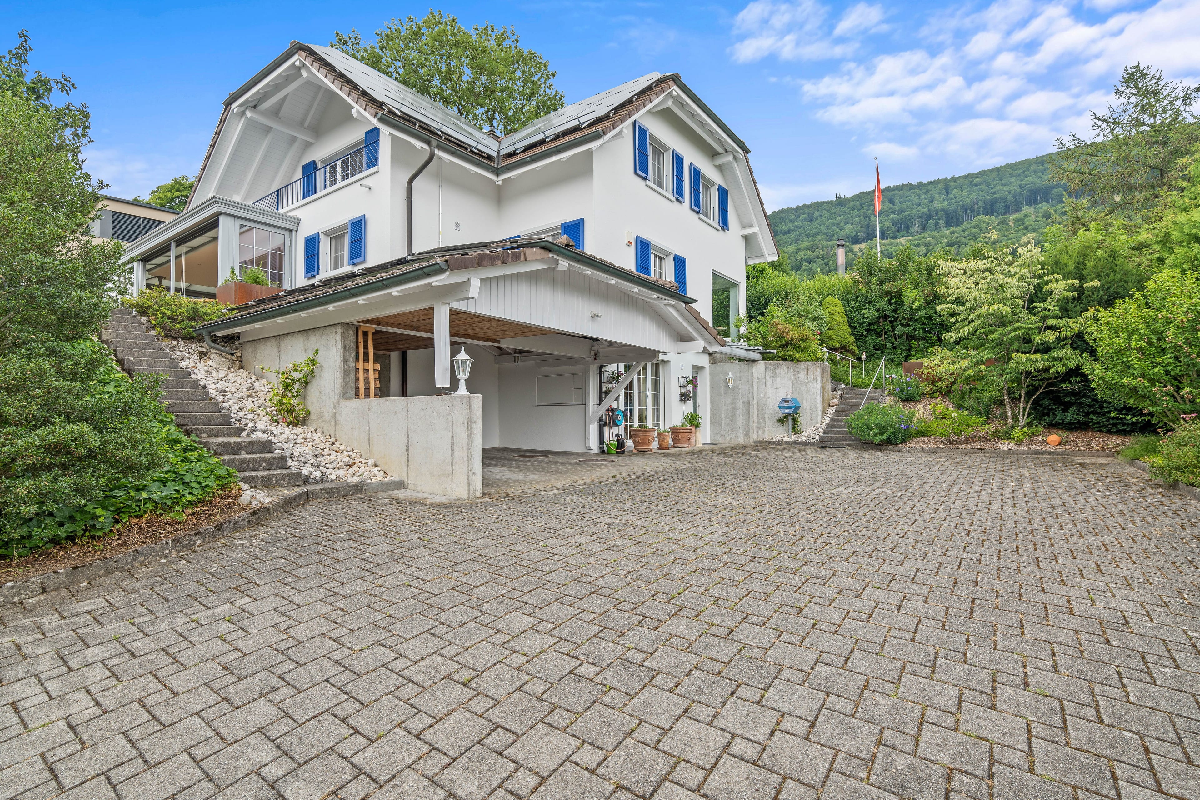 "Exklusives 7.5-Zimmer-Einfamilienhaus mit Wintergarten und Solaranlage" - Bild 6