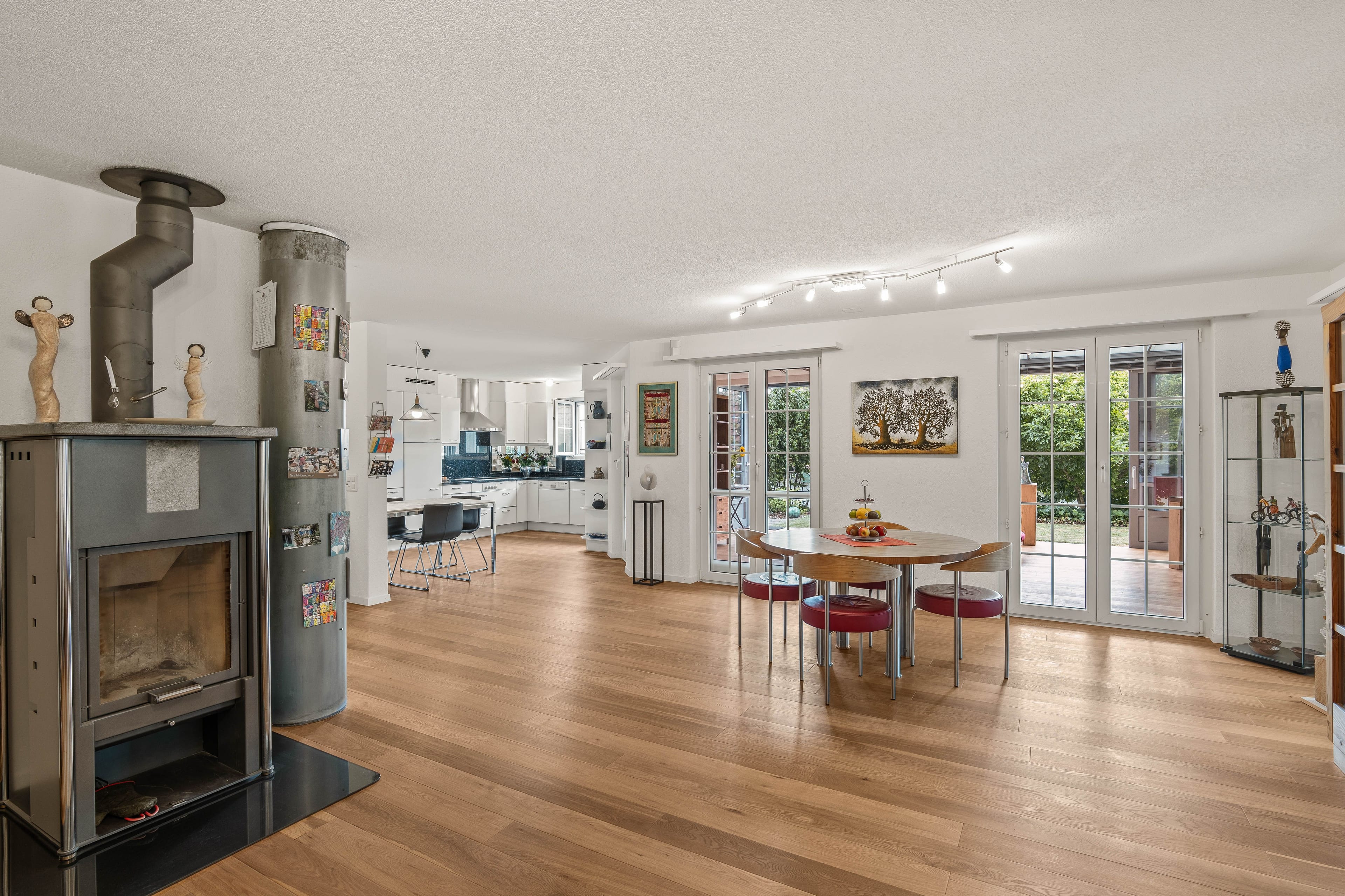 "Exklusives 7.5-Zimmer-Einfamilienhaus mit Wintergarten und Solaranlage" - Bild 3