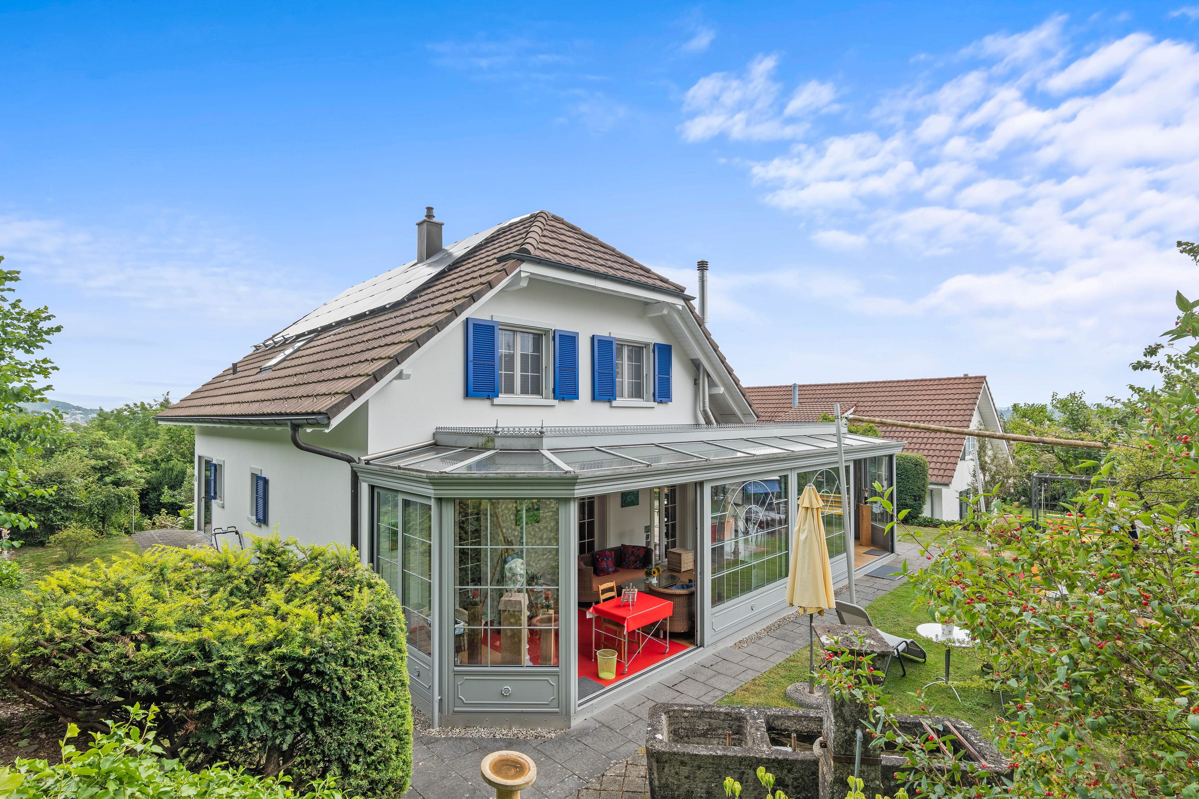 "Exklusives 7.5-Zimmer-Einfamilienhaus mit Wintergarten und Solaranlage" - Bild 1