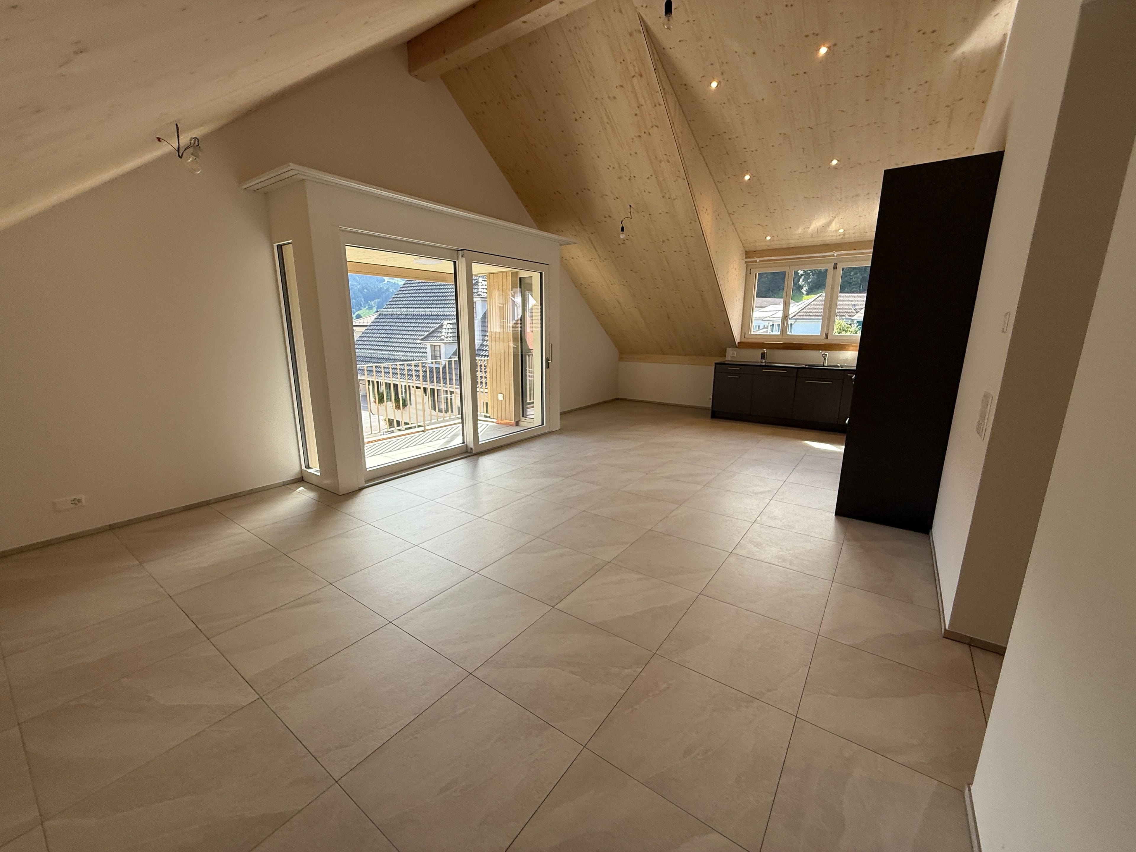 Dachwohnung im Eigentumsstandard - Bild 1