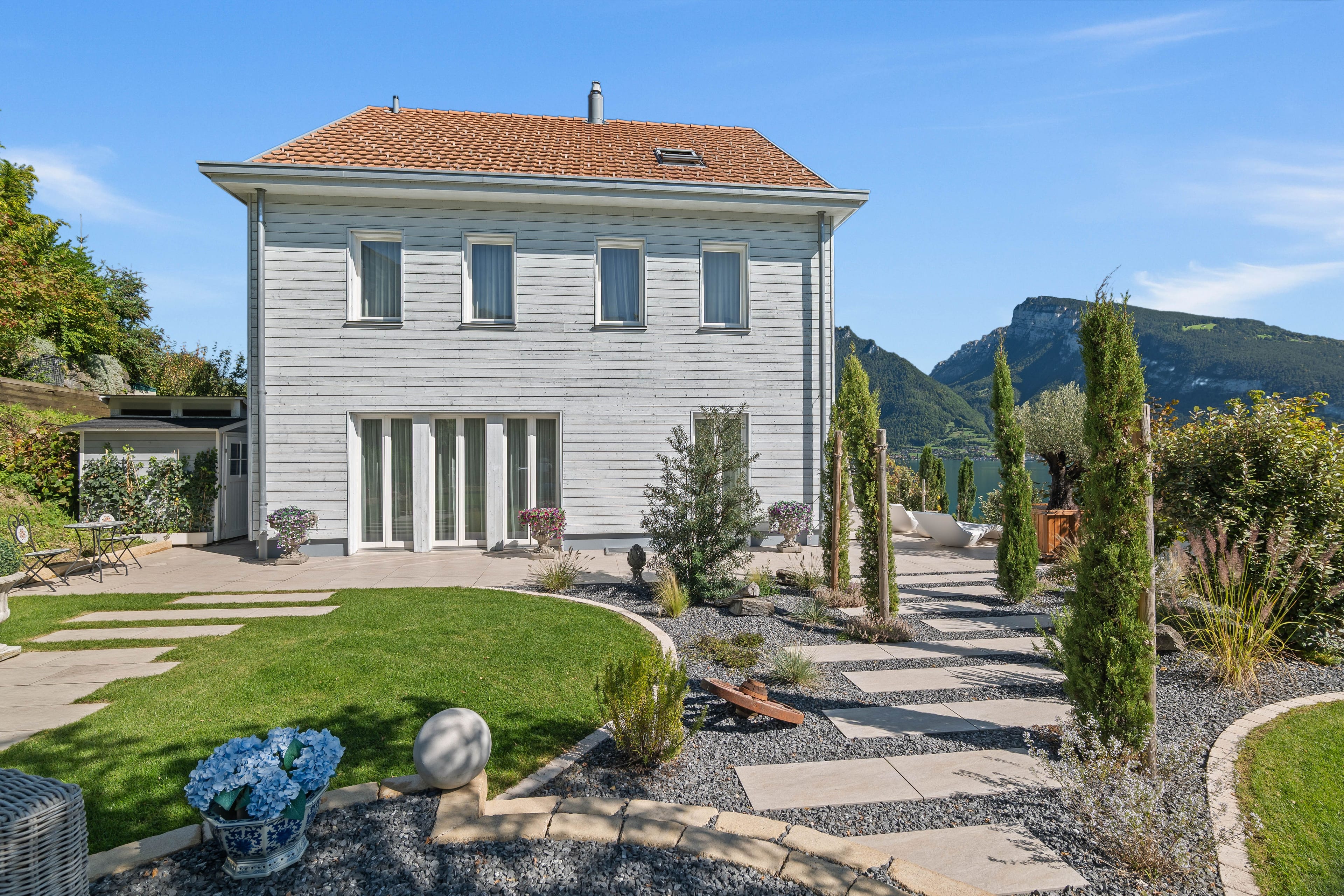 Exklusives Einfamilienhaus über dem Thunersee: Licht. Raum. Aussicht. - Bild 2
