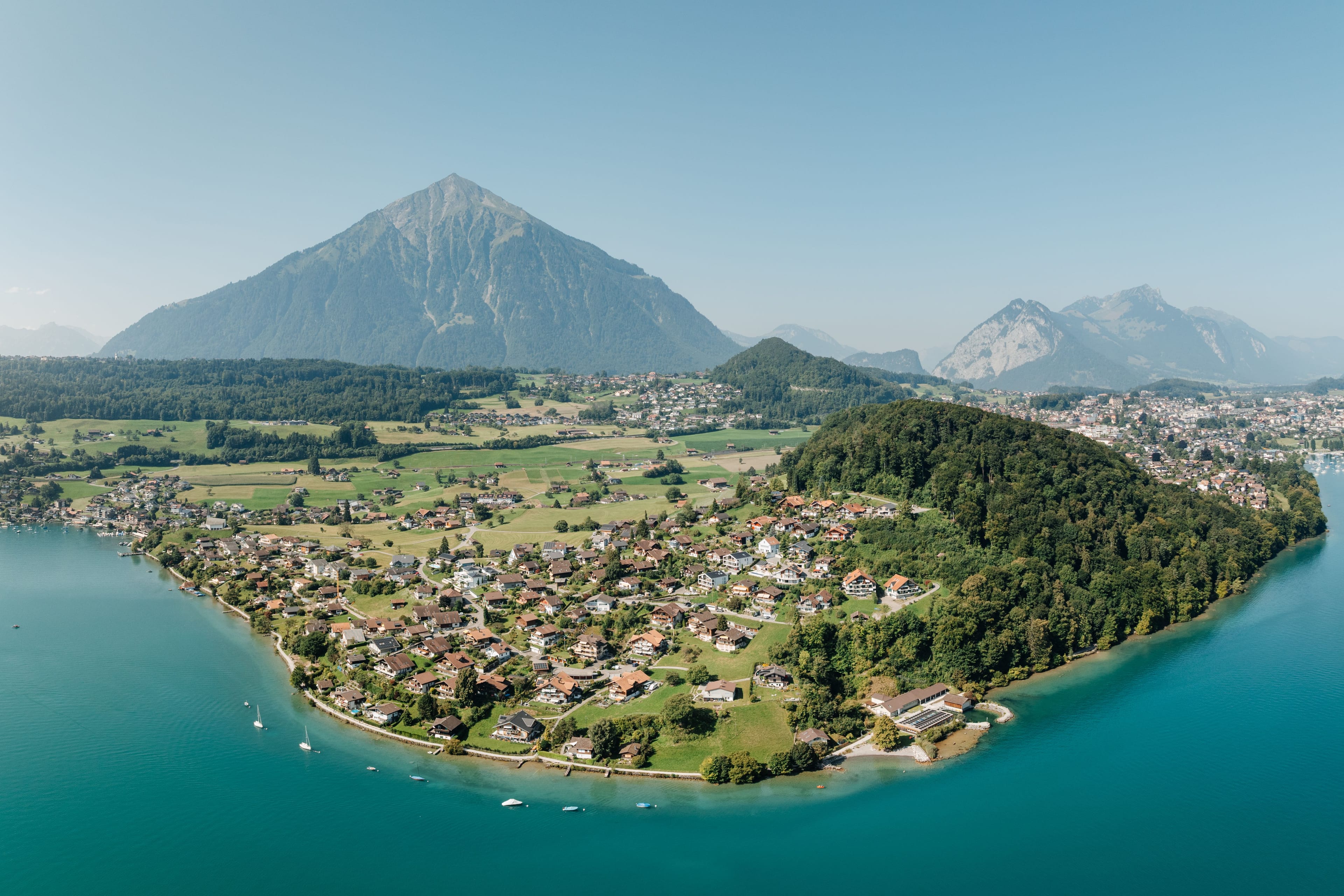 Exklusives Einfamilienhaus über dem Thunersee: Licht. Raum. Aussicht. - Bild 8