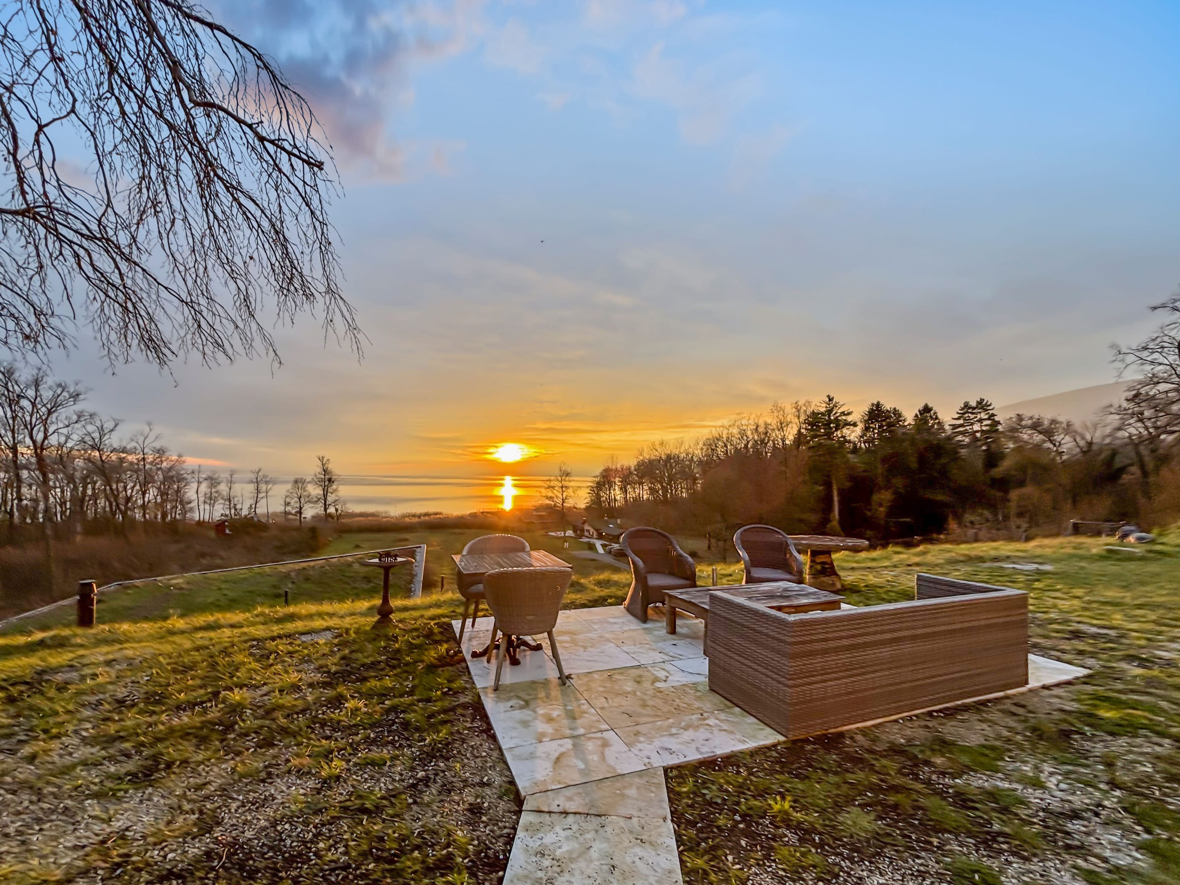 EXKLUSIVE SEEUFER-RESIDENZ DIREKT AM NEUENBURGERSEE - Bild 4
