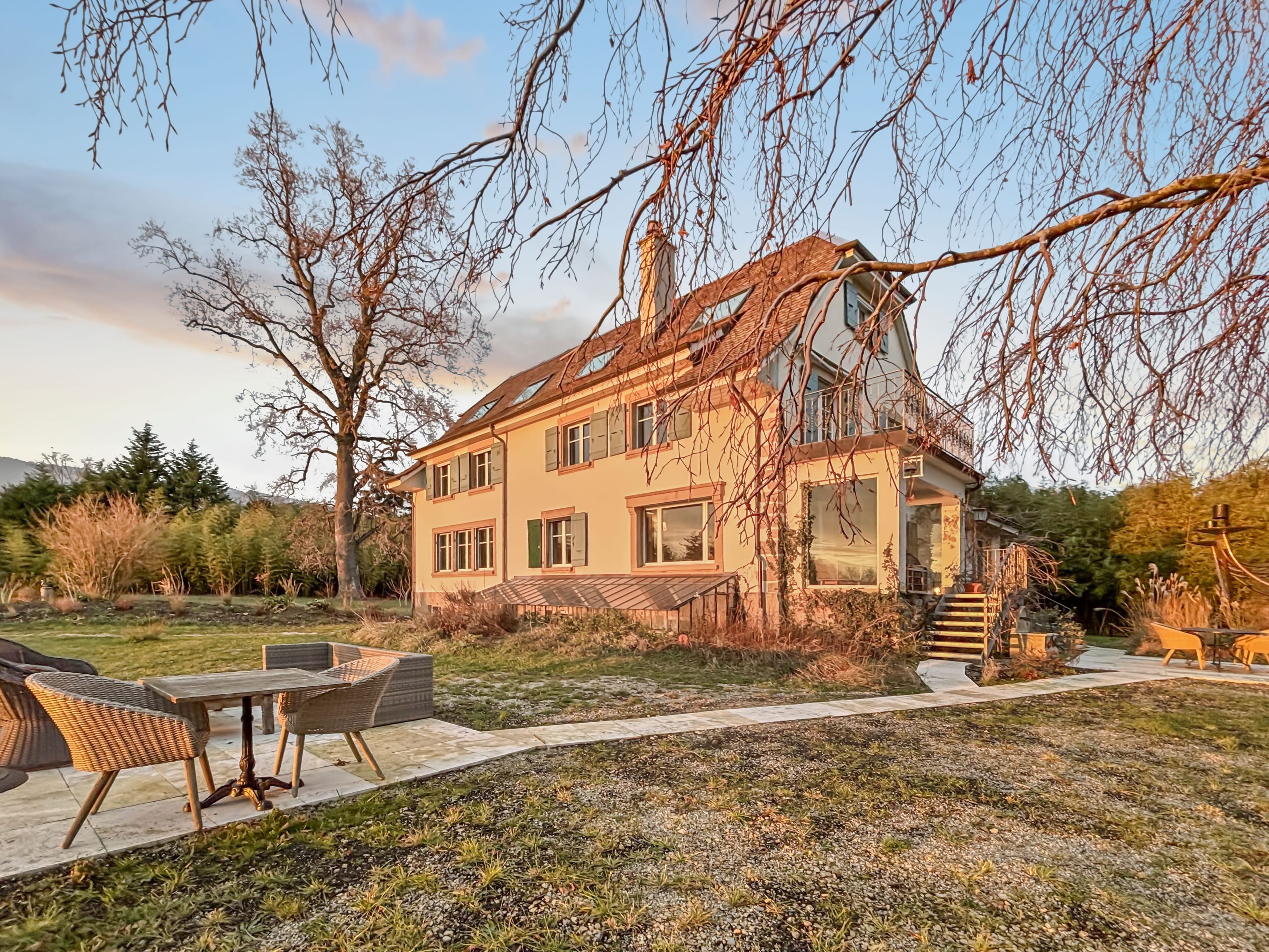EXKLUSIVE SEEUFER-RESIDENZ DIREKT AM NEUENBURGERSEE - Bild 1