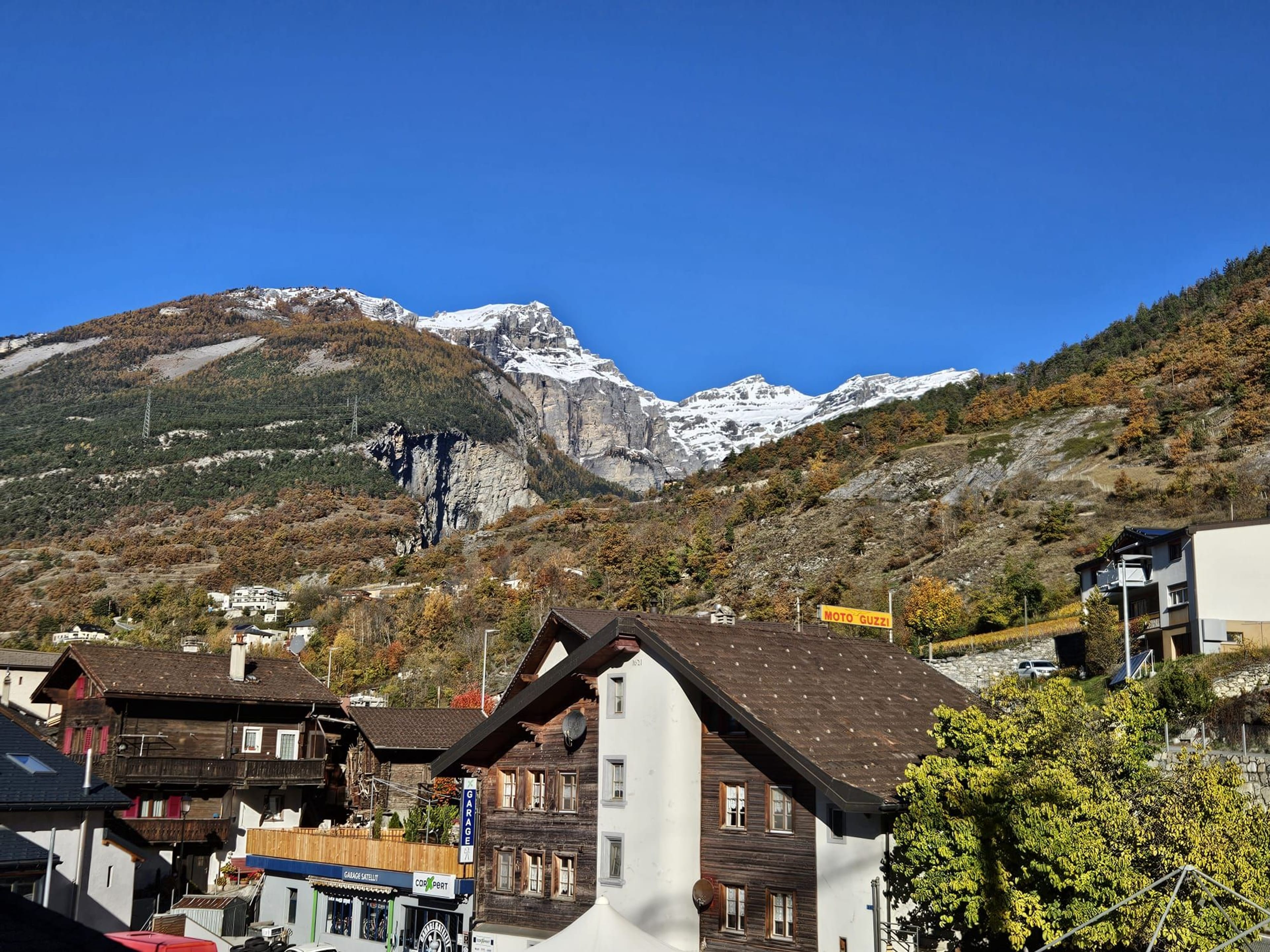 2/3 eines sanierungsbedürftigen Hauses im Wallis - Bild 3