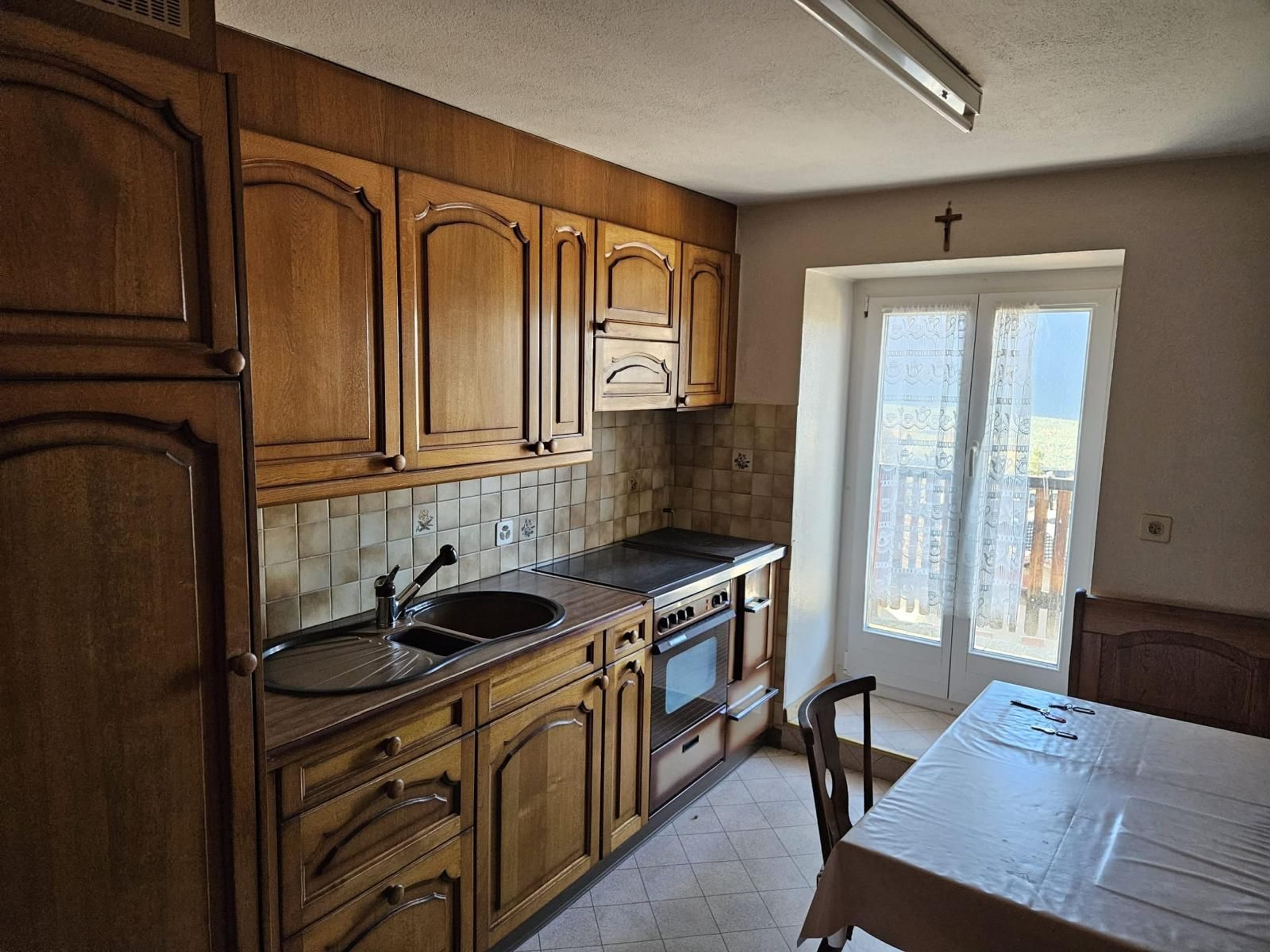 2/3 eines sanierungsbedürftigen Hauses im Wallis - 16